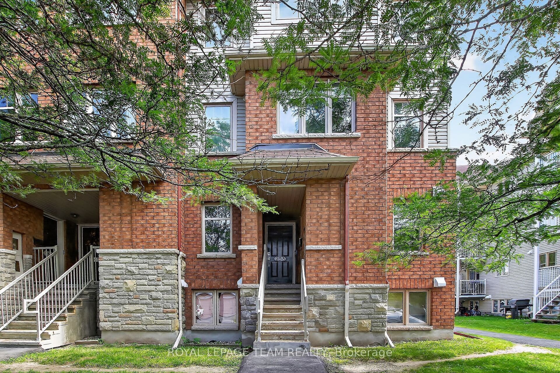255 Deercroft Avenue photo 1