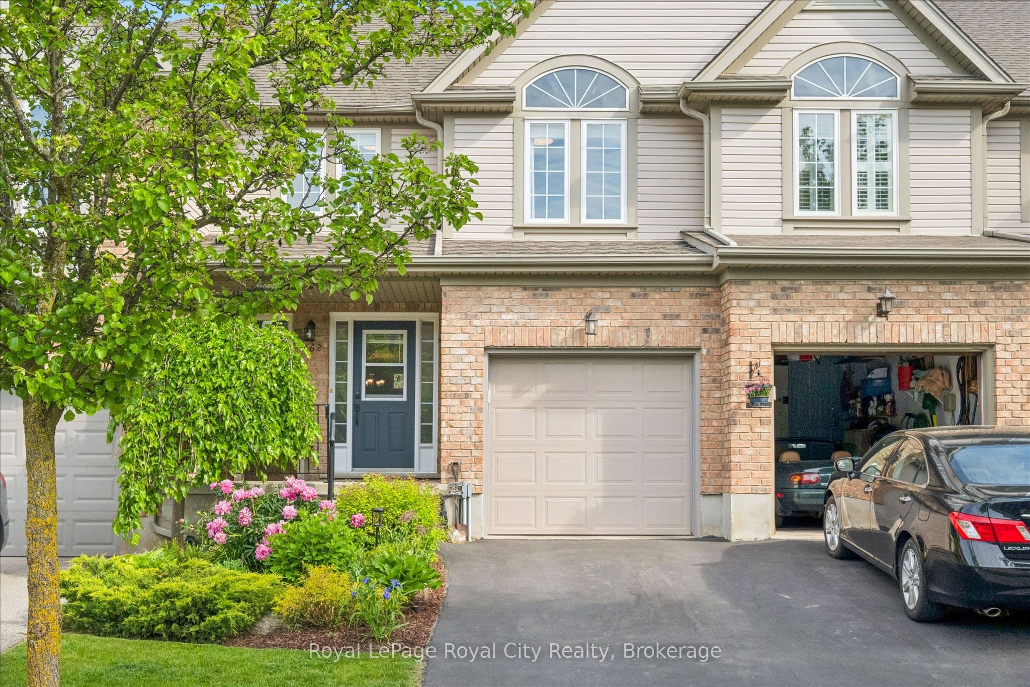 462 Lausanne Crescent photo 1