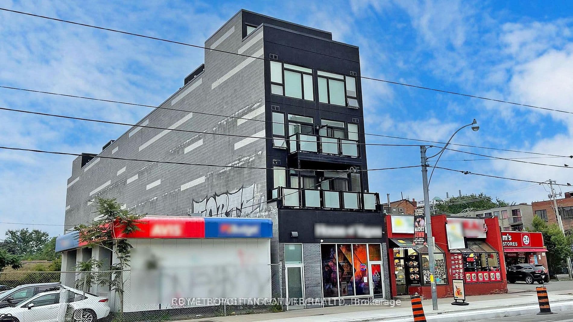 335 College Street photo 1