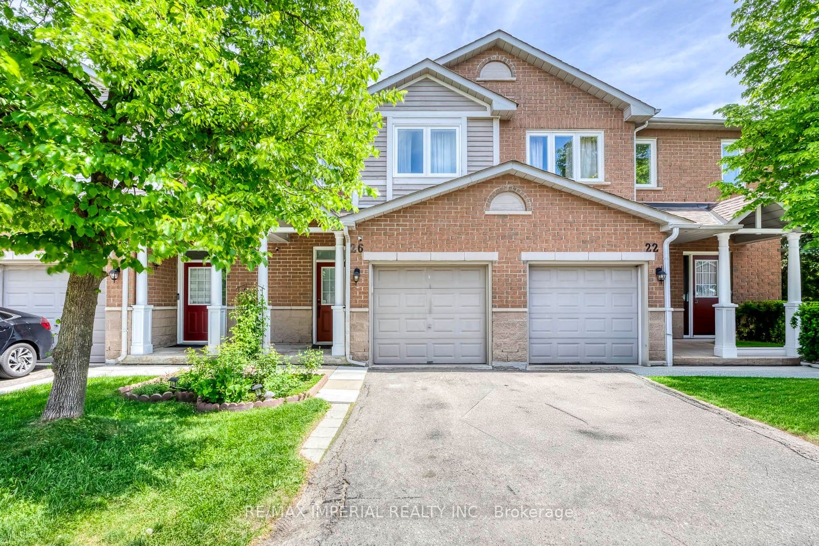 Unit 26 833 Scollard Court photo 1
