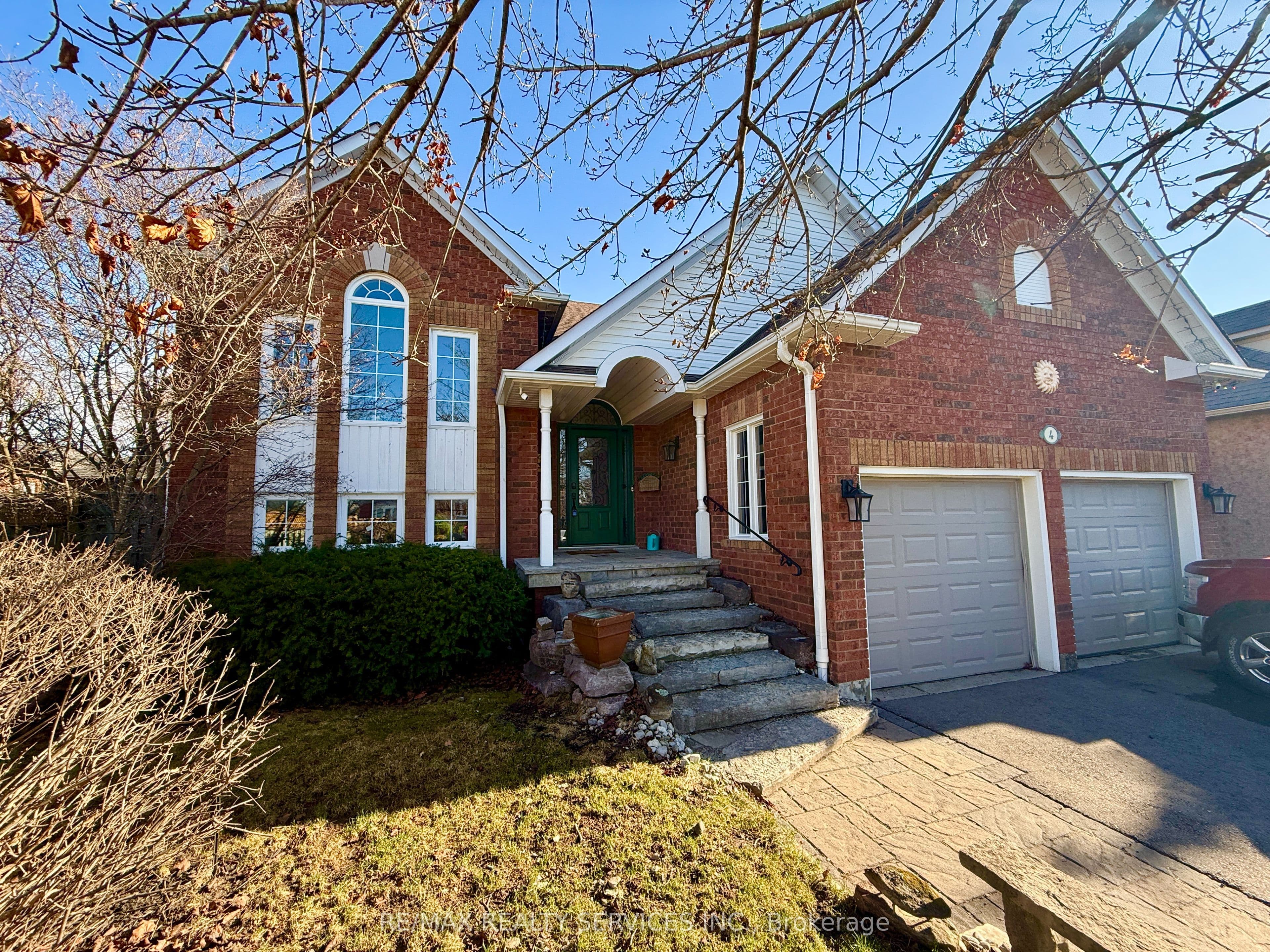 4 Valleybrae Court photo 1