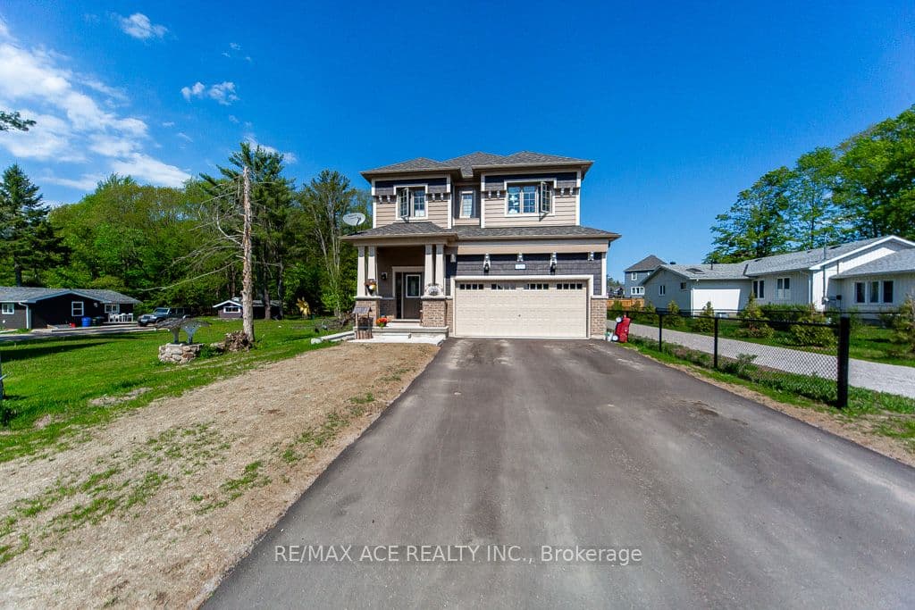 450 Wellington Street photo 1