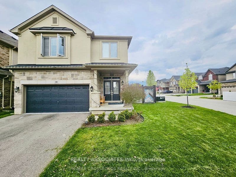 35 Cutts Crescent photo 1