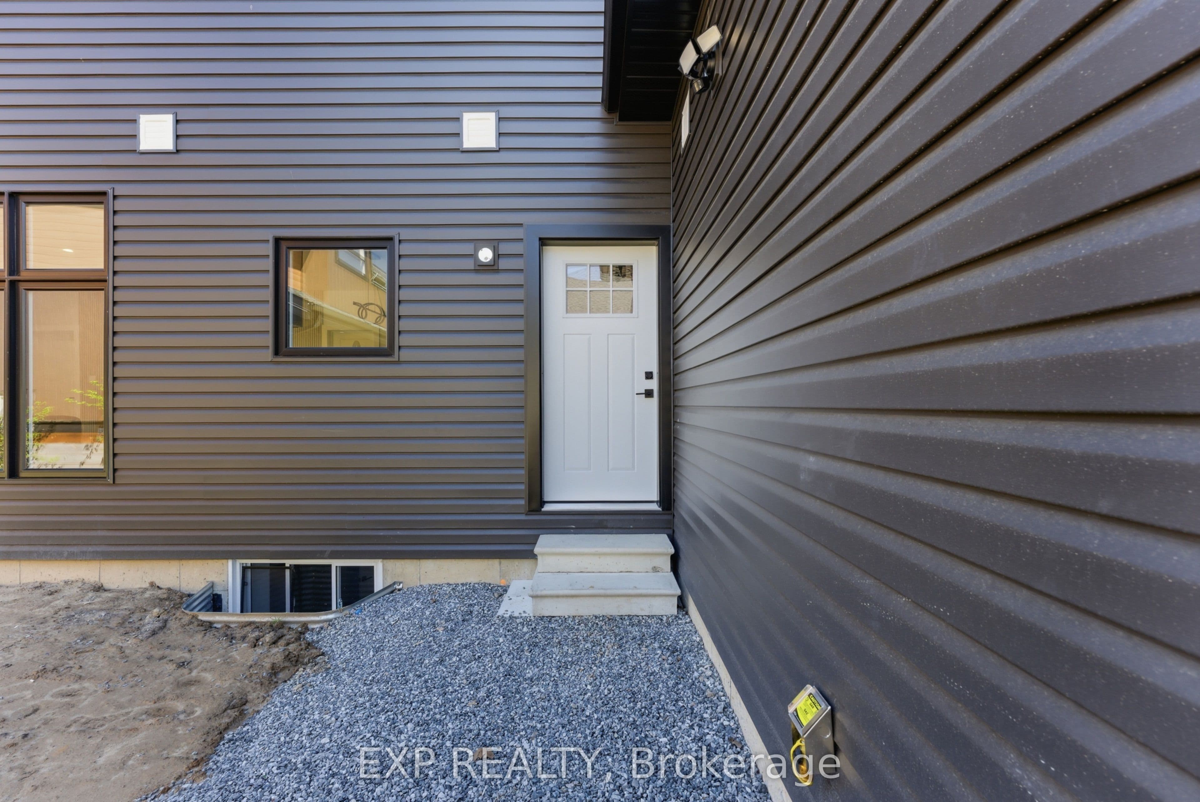 Unit LOWER 3603 Gunning Drive photo 1