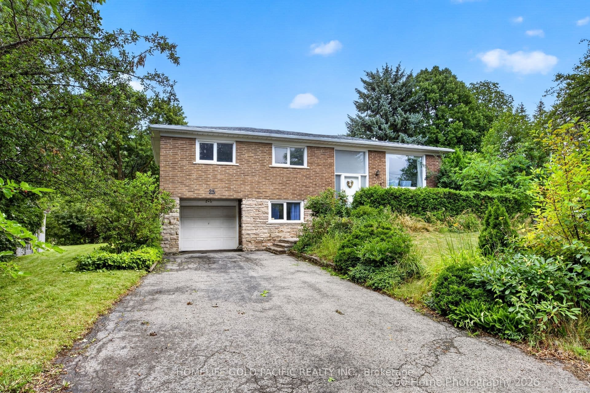 25 Houston Crescent photo 1