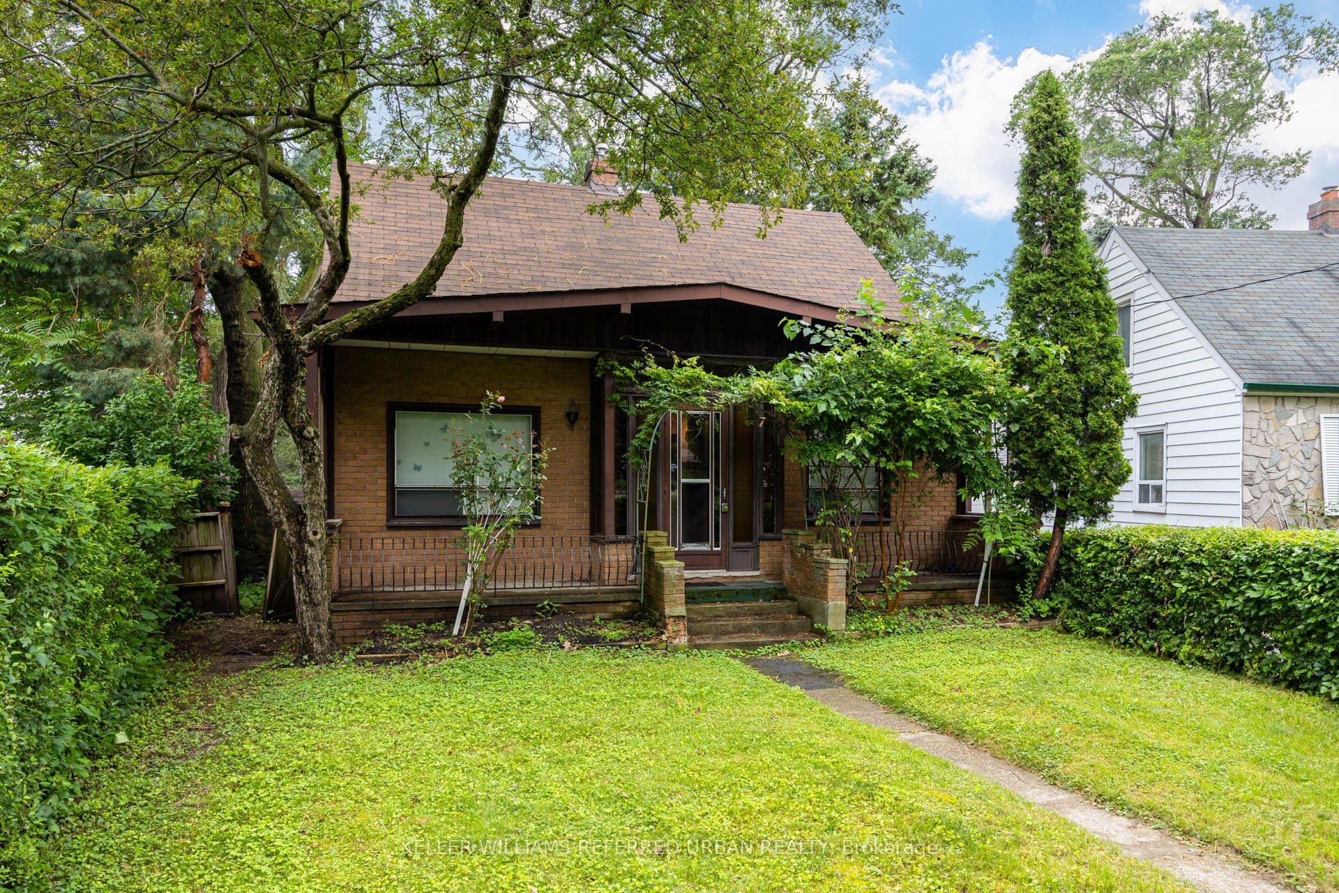 7 Saunders Crescent photo 1