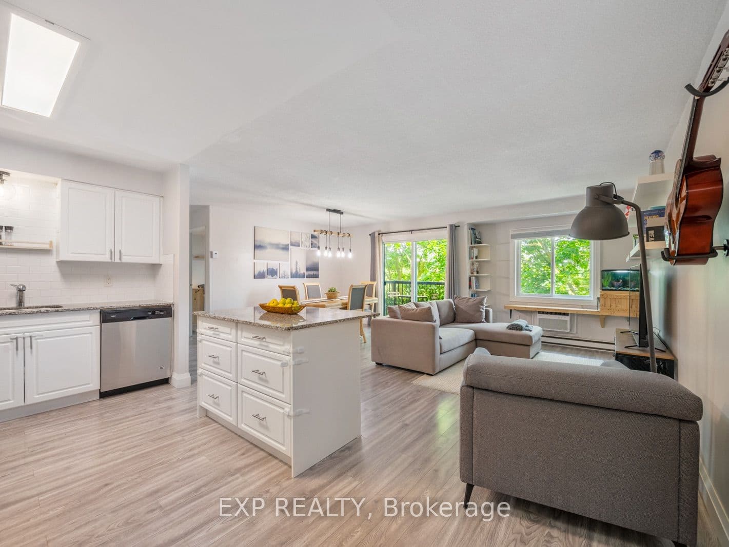 Unit 301 276 Eiwo Court photo 1