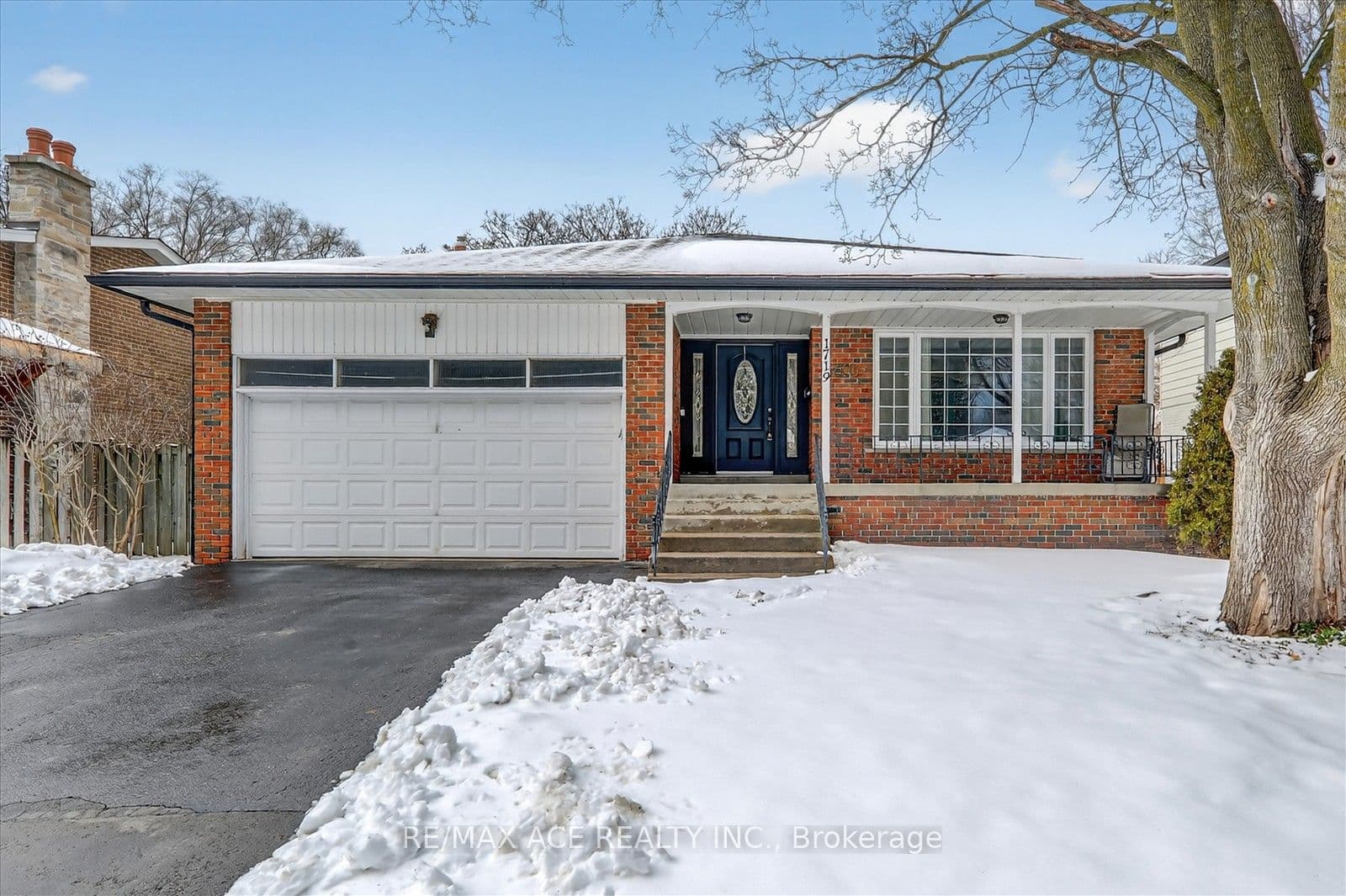 1719 Valentine Gardens photo 1