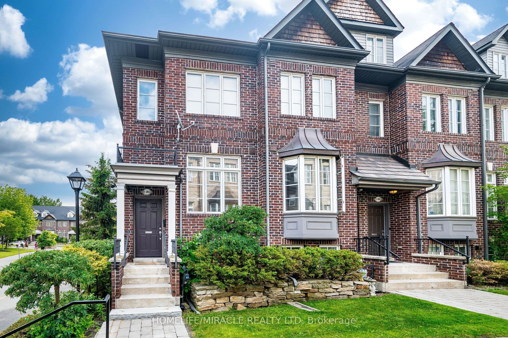 Unit 1 265 Van Dusen Boulevard photo 1