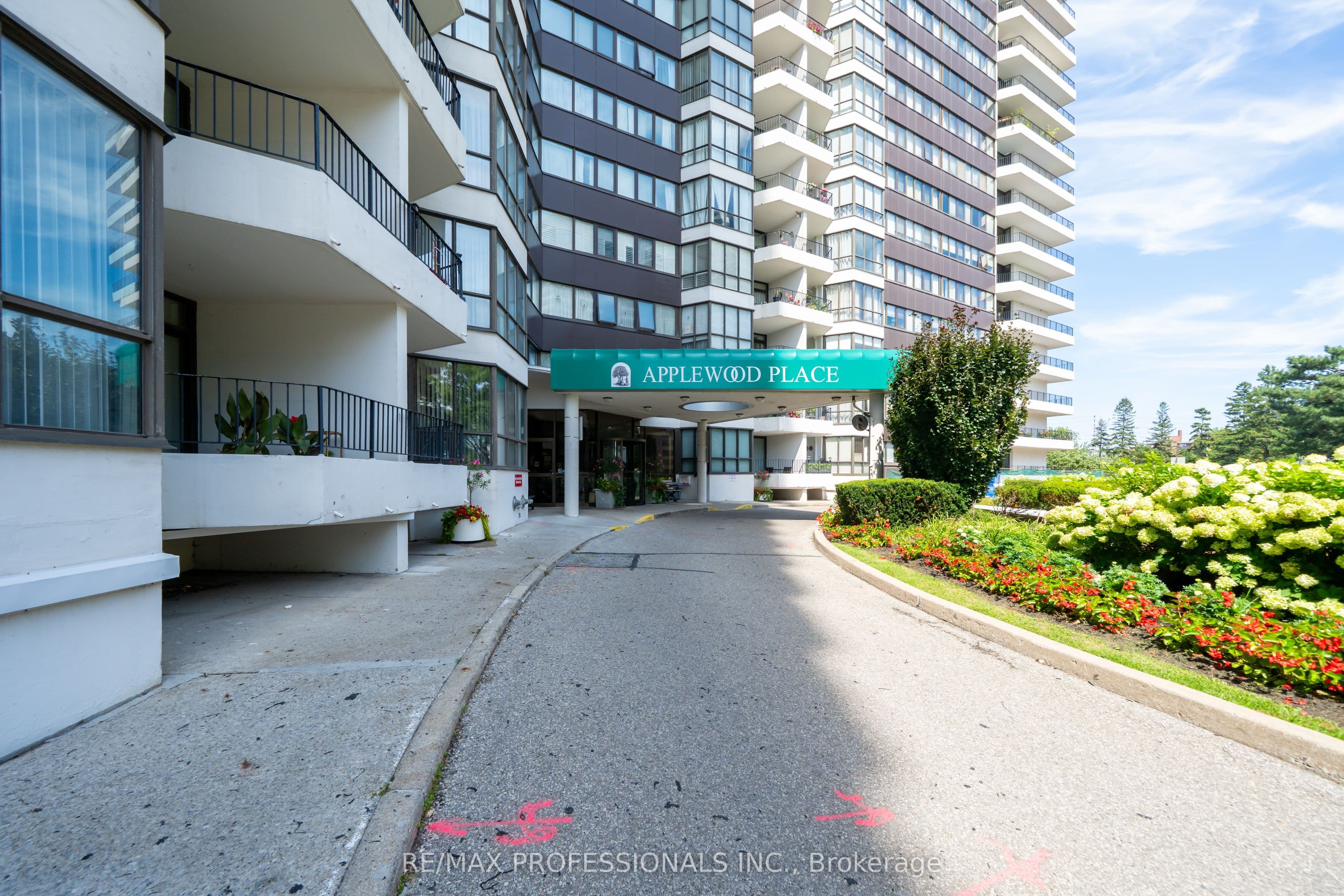 Unit 1204 1333 Bloor Street photo 1