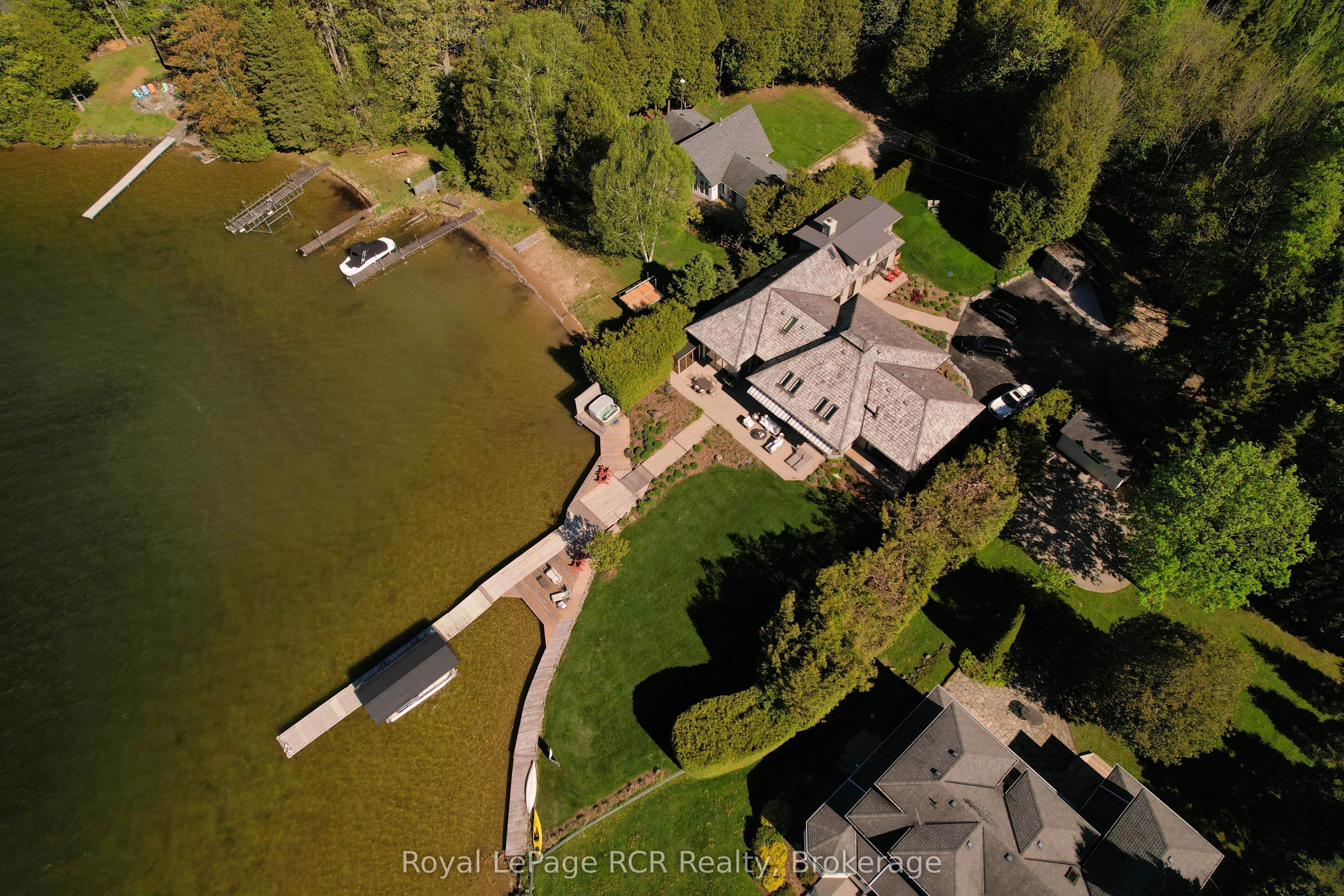 139 South Shores Road photo 1