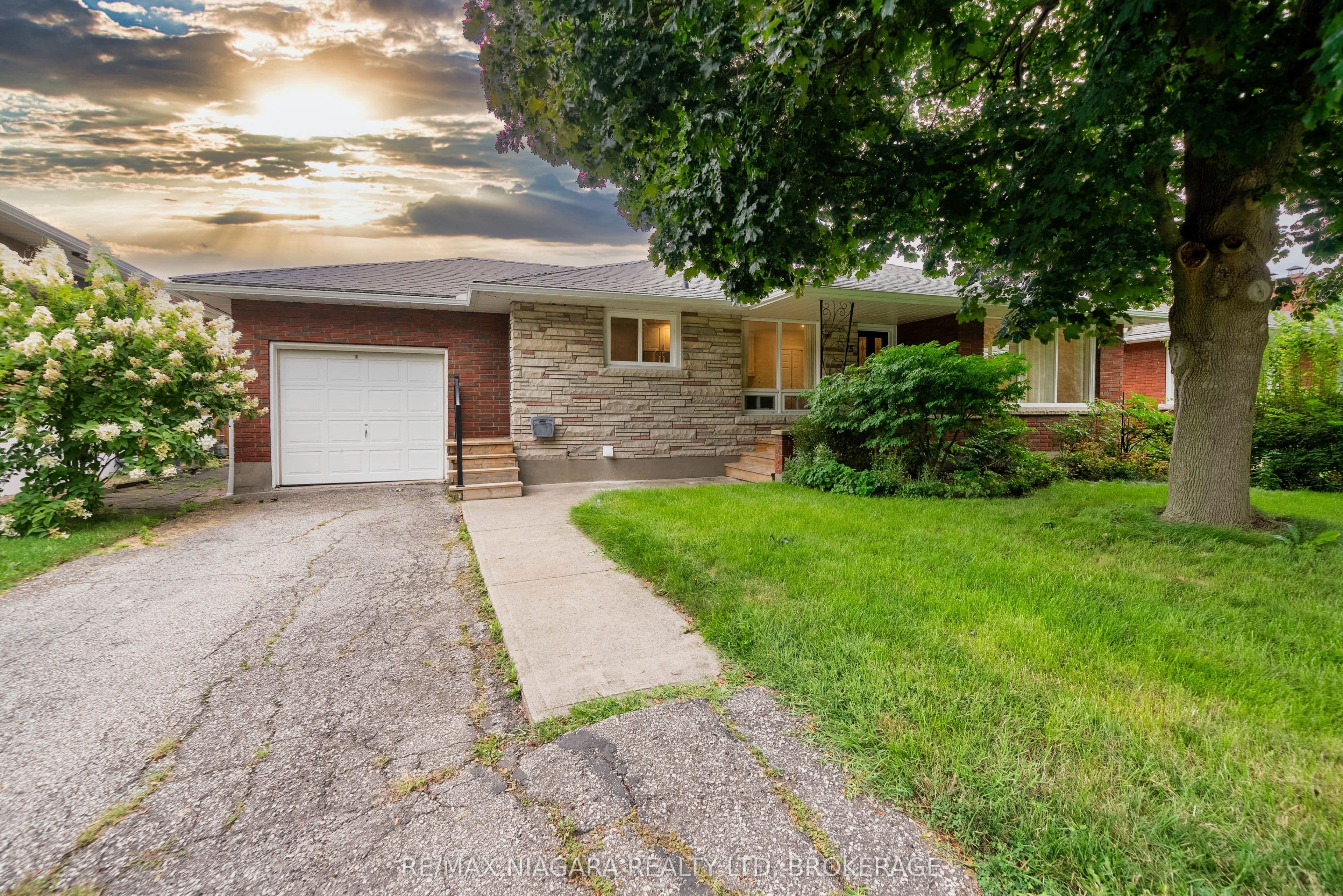 15 Springbank Drive photo 1