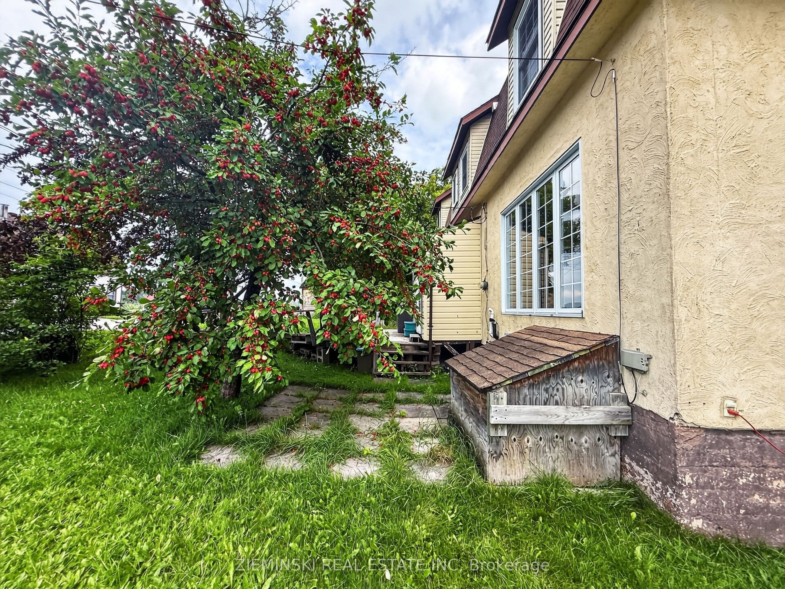 106 Argyle Avenue photo 1