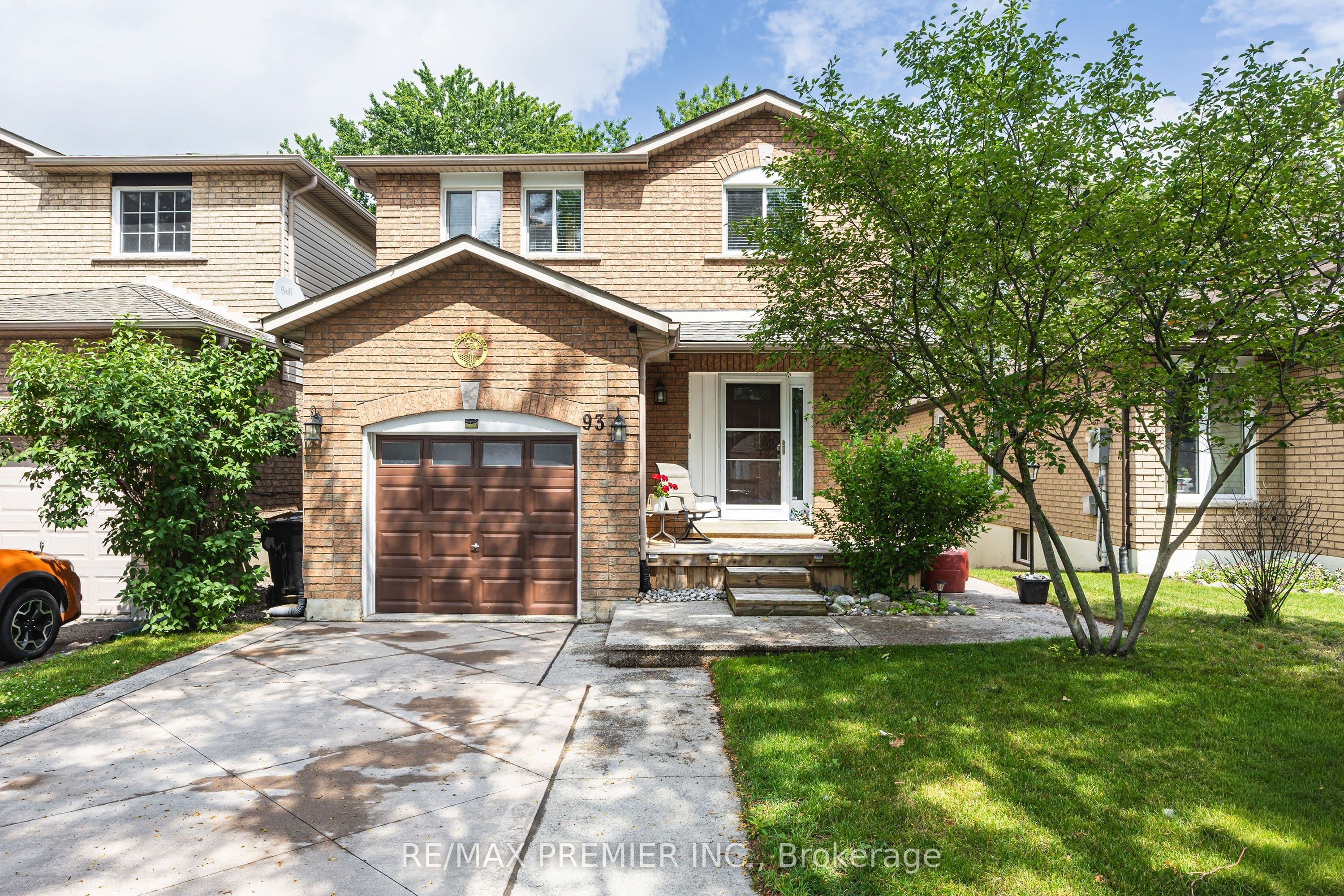93 Kate Aitken Crescent photo 1