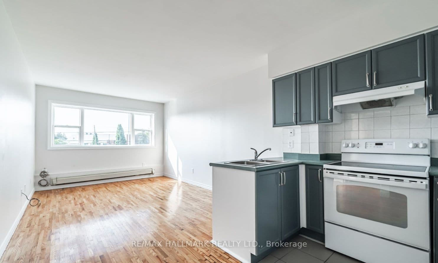 Unit A5 2831 Kingston Road photo 1