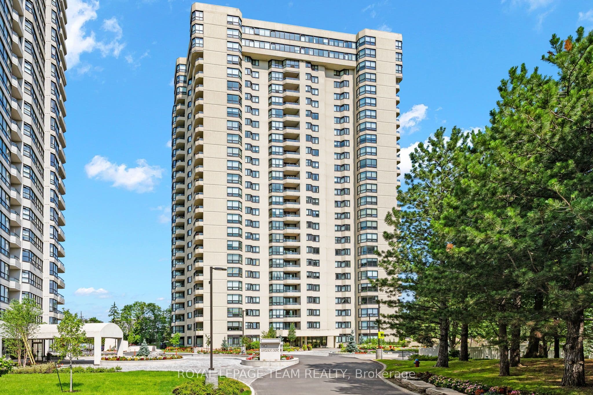 Unit 2408 1500 Riverside Drive photo 1