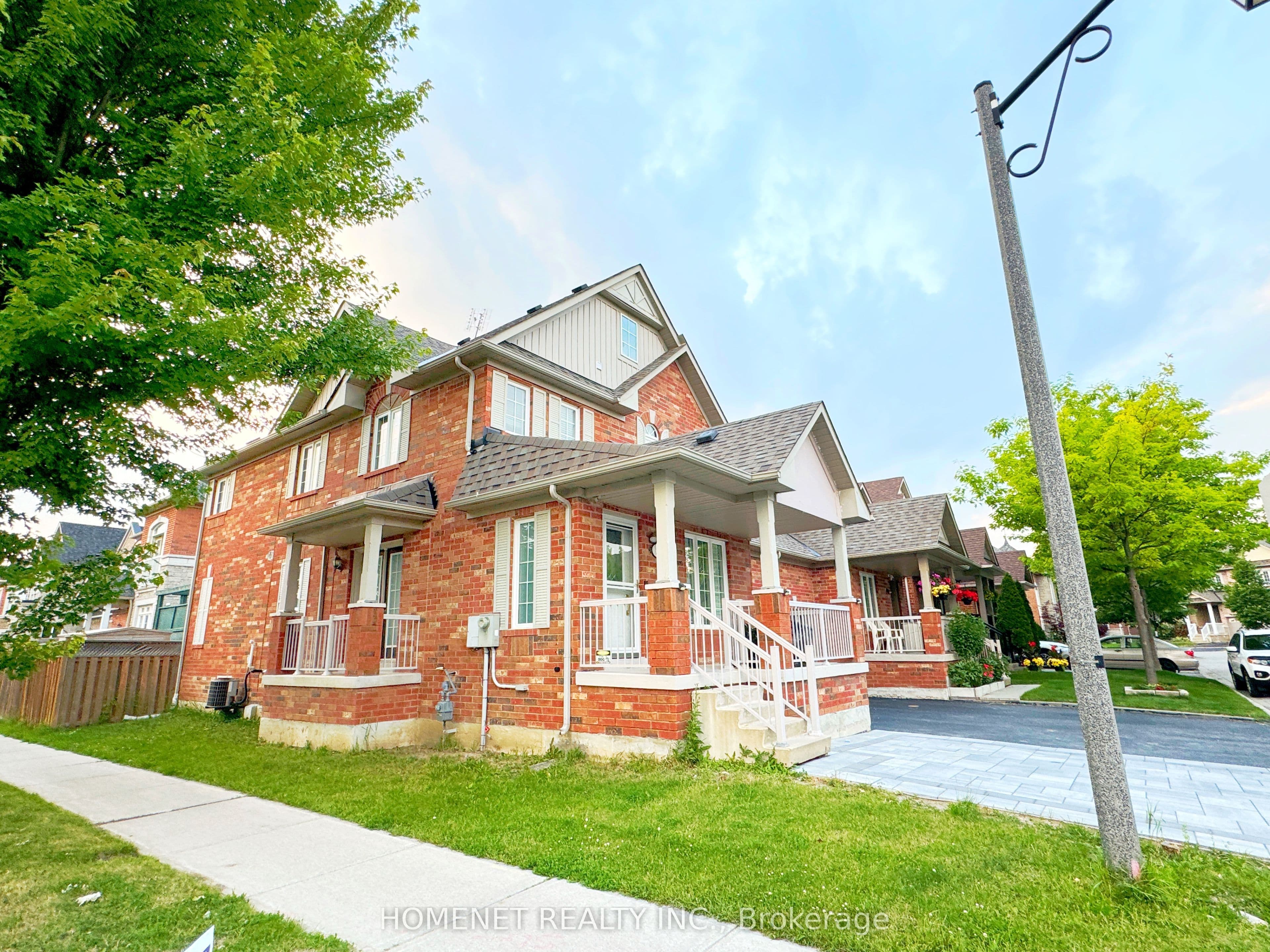 2 Stotts Crescent photo 1