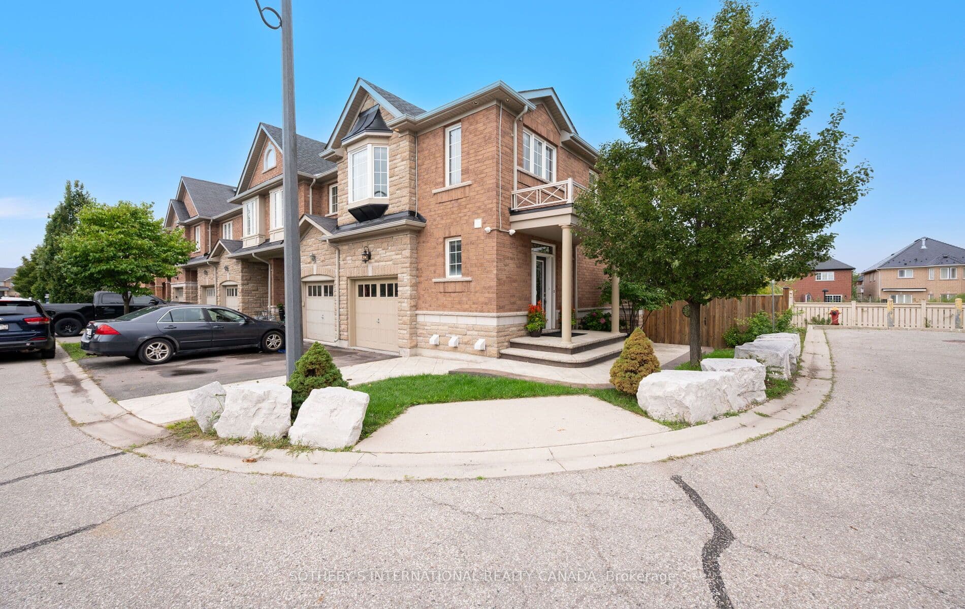 Unit 21 745 Farmstead Drive photo 1