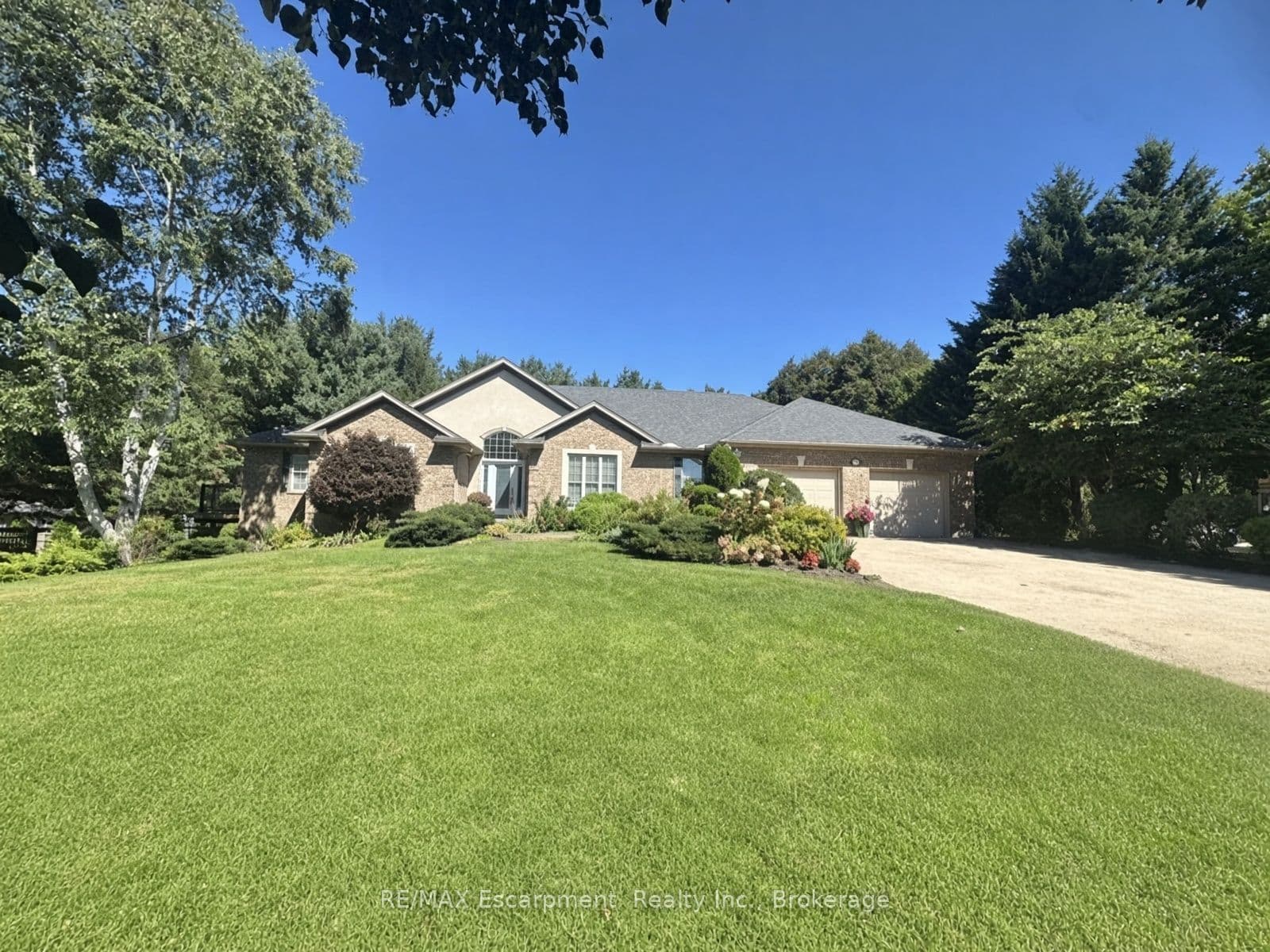 31 Alder Crescent photo 1