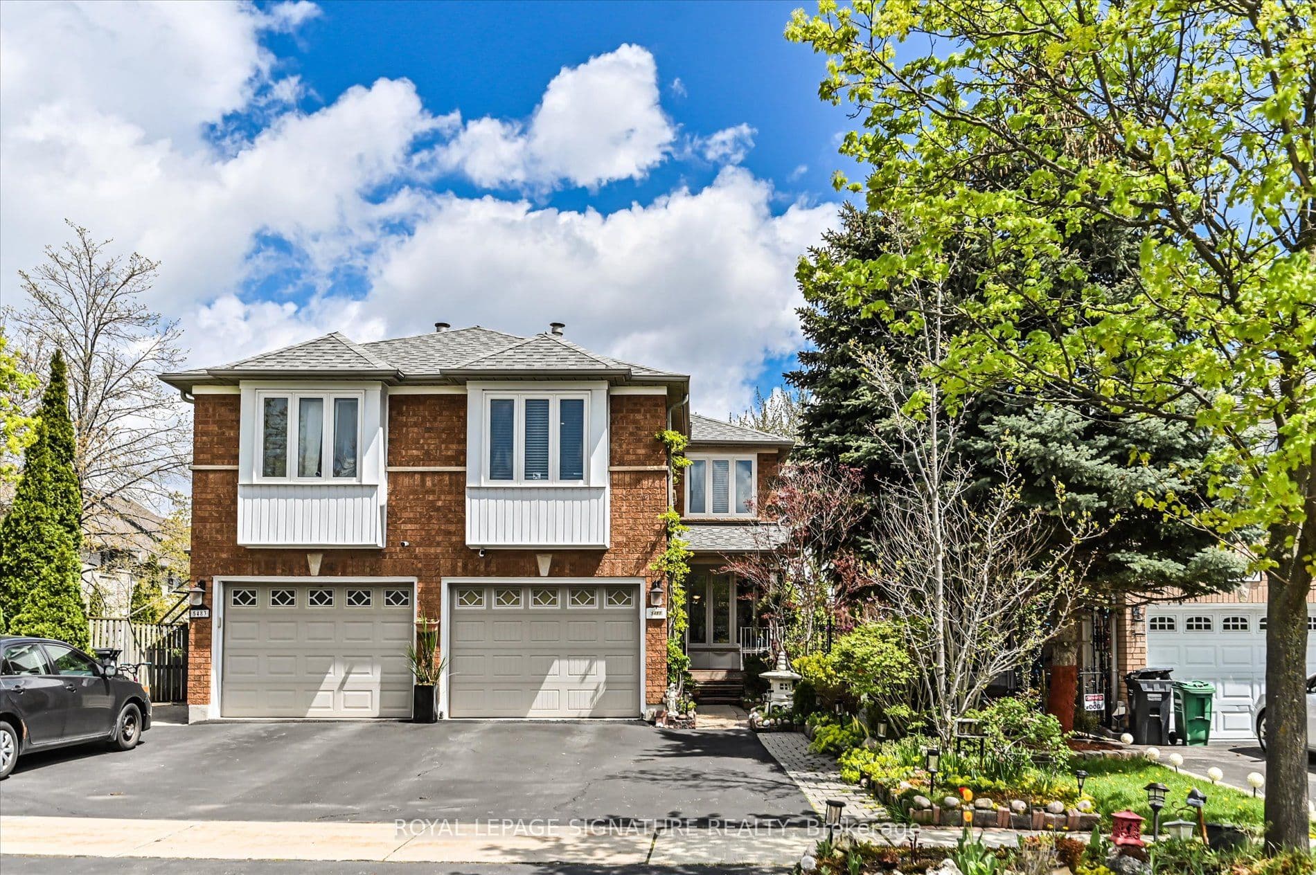 5481 Palmerston Crescent photo 1