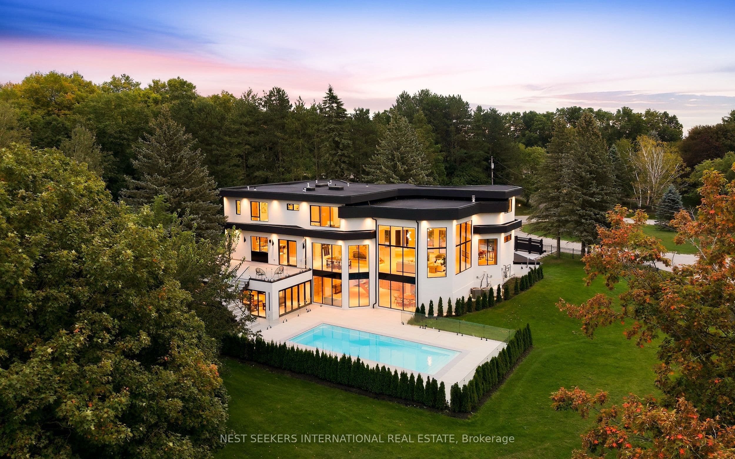 2 Champlain Crescent photo 1