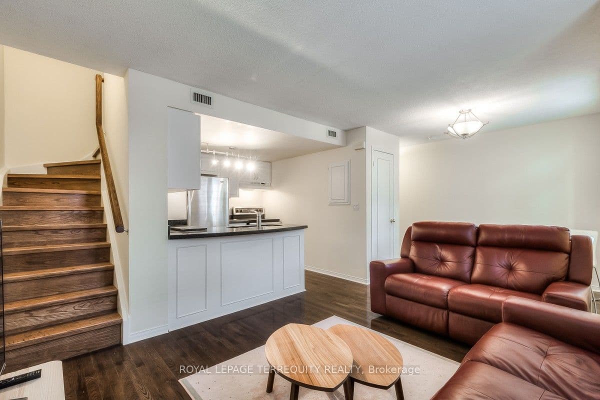 Unit 16 100 Redpath Avenue photo 1