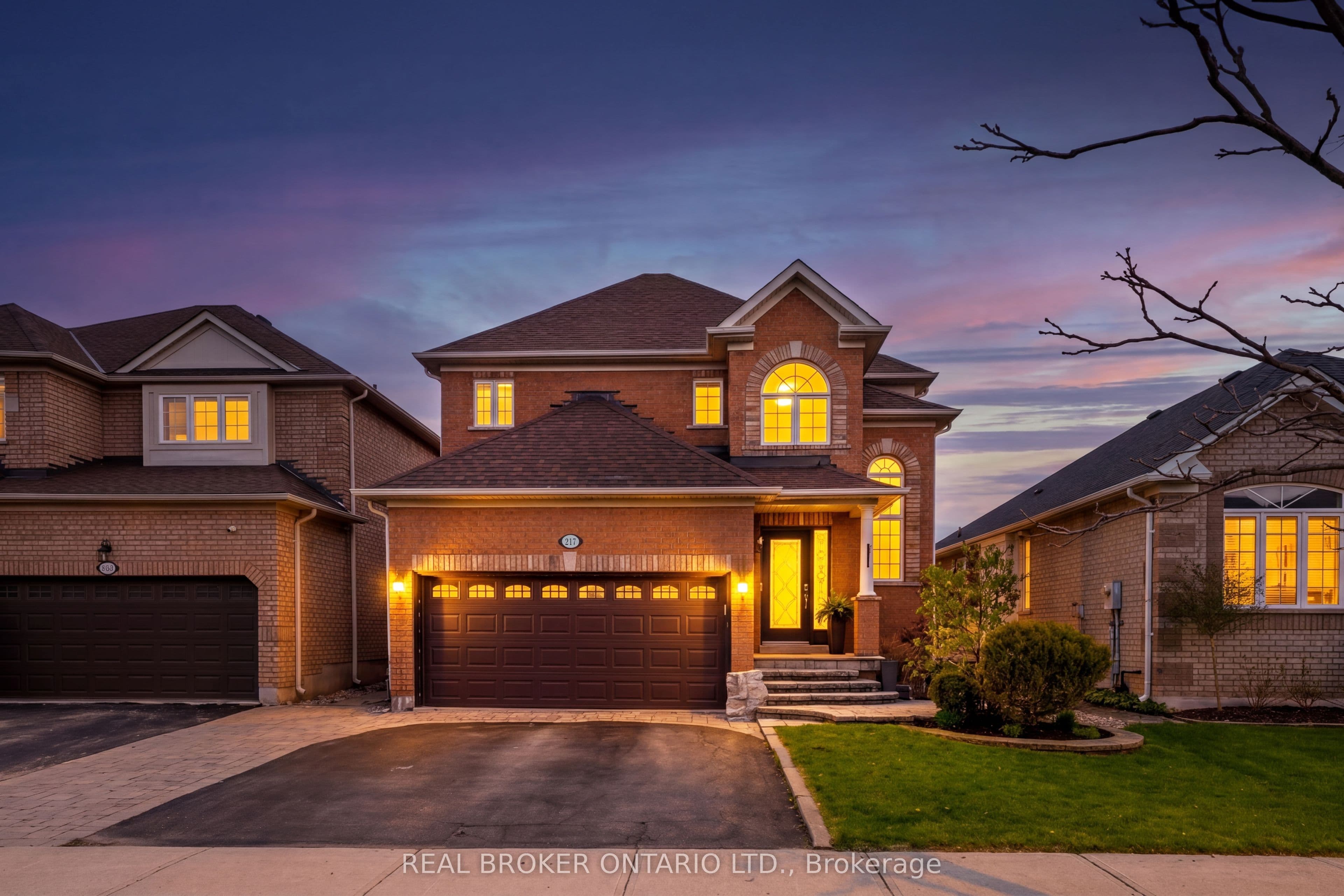 217 Ellis Crescent photo 1