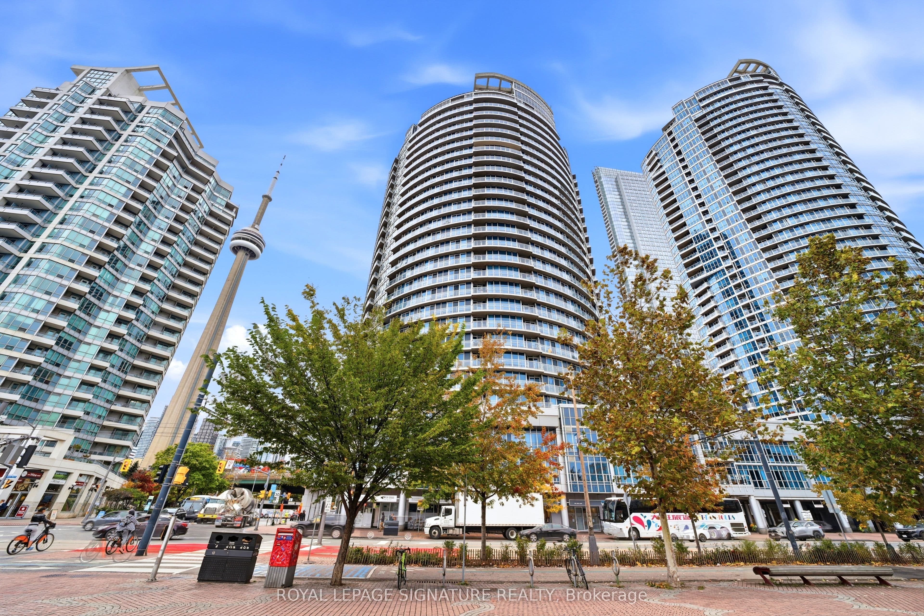 Unit 510 218 Queens Quay photo 1