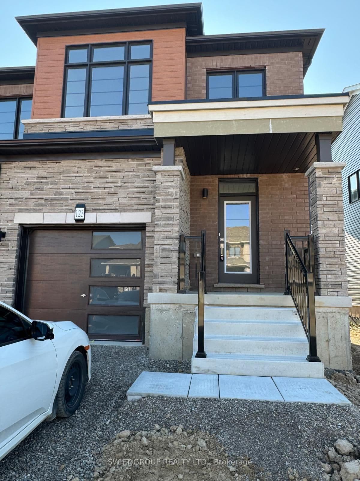 123 Granville Crescent photo 1