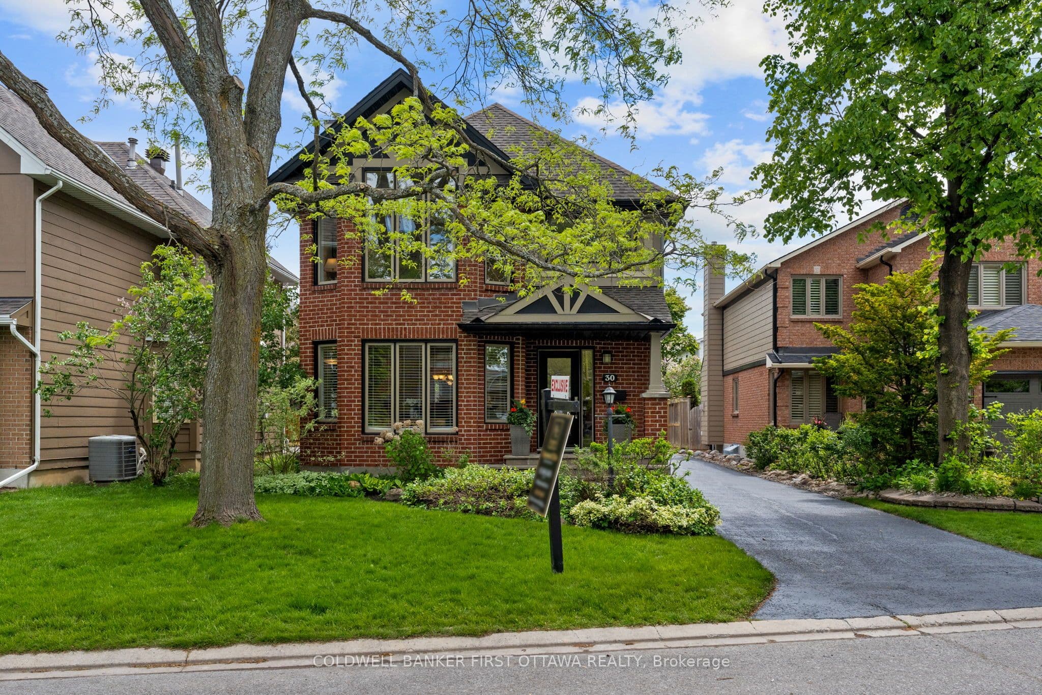 30 CASTLETHORPE Crescent photo 1