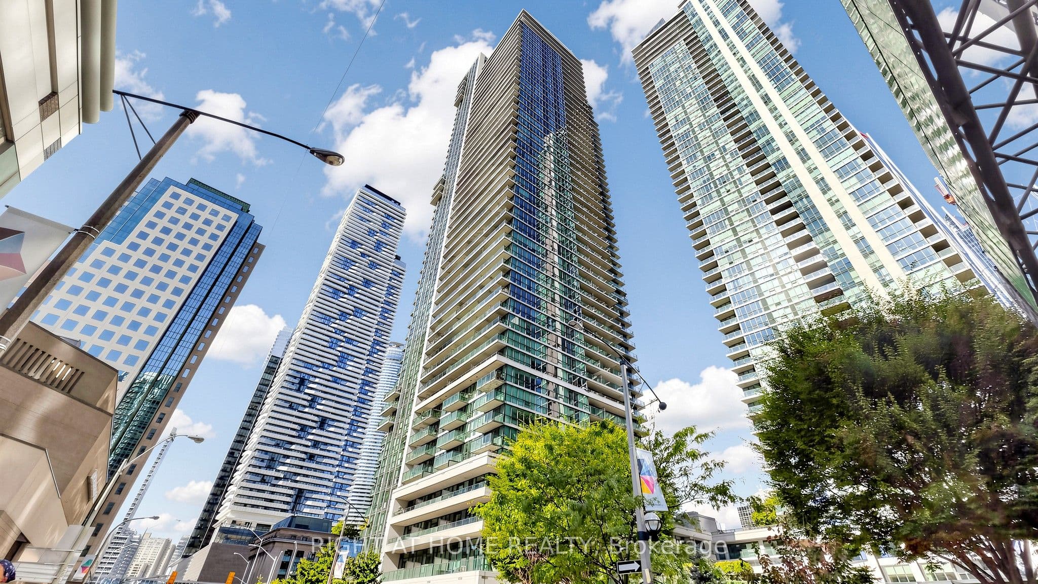 Unit 609 33 Bay Street photo 1