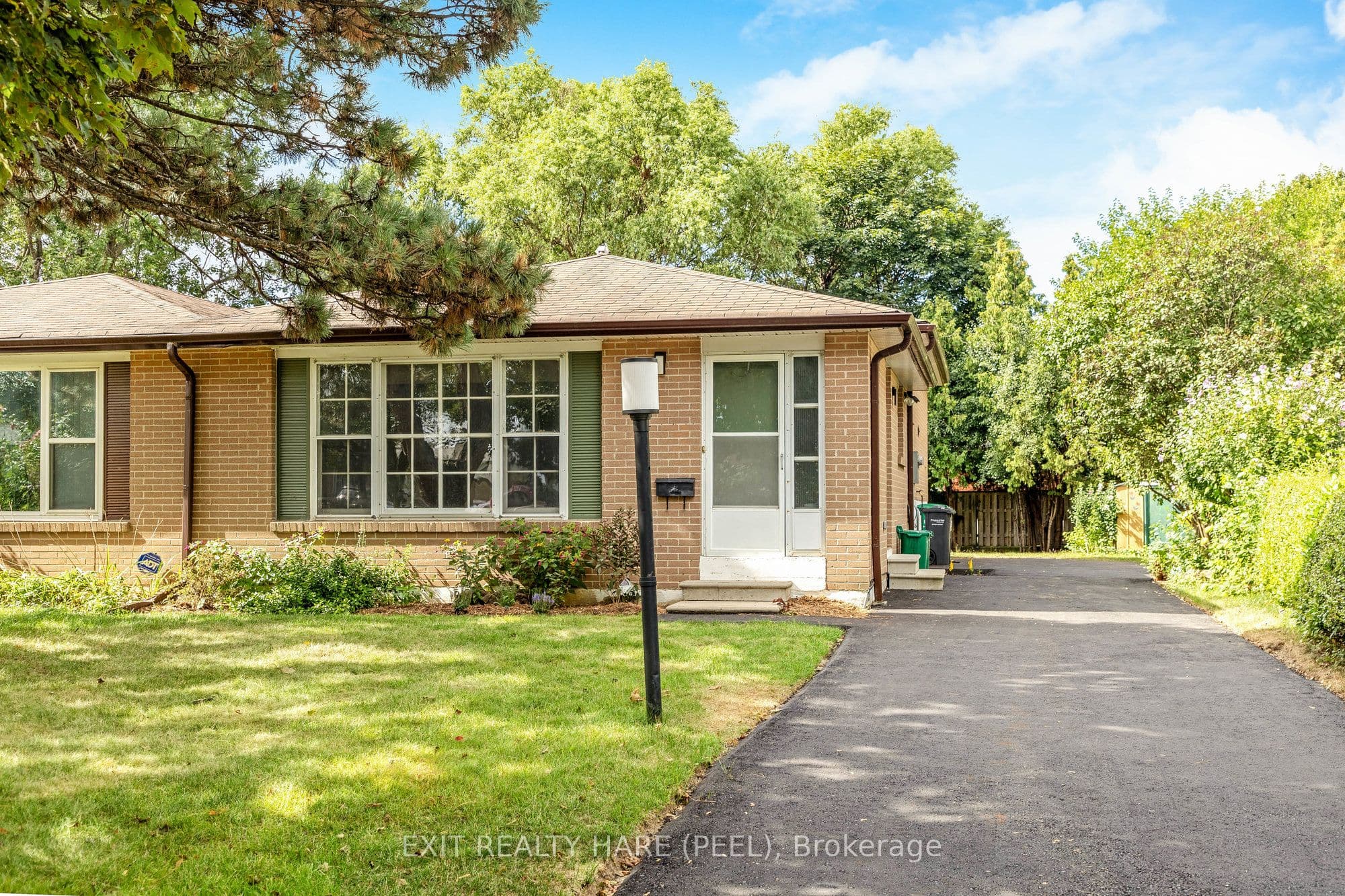 5 Garside Crescent photo 1