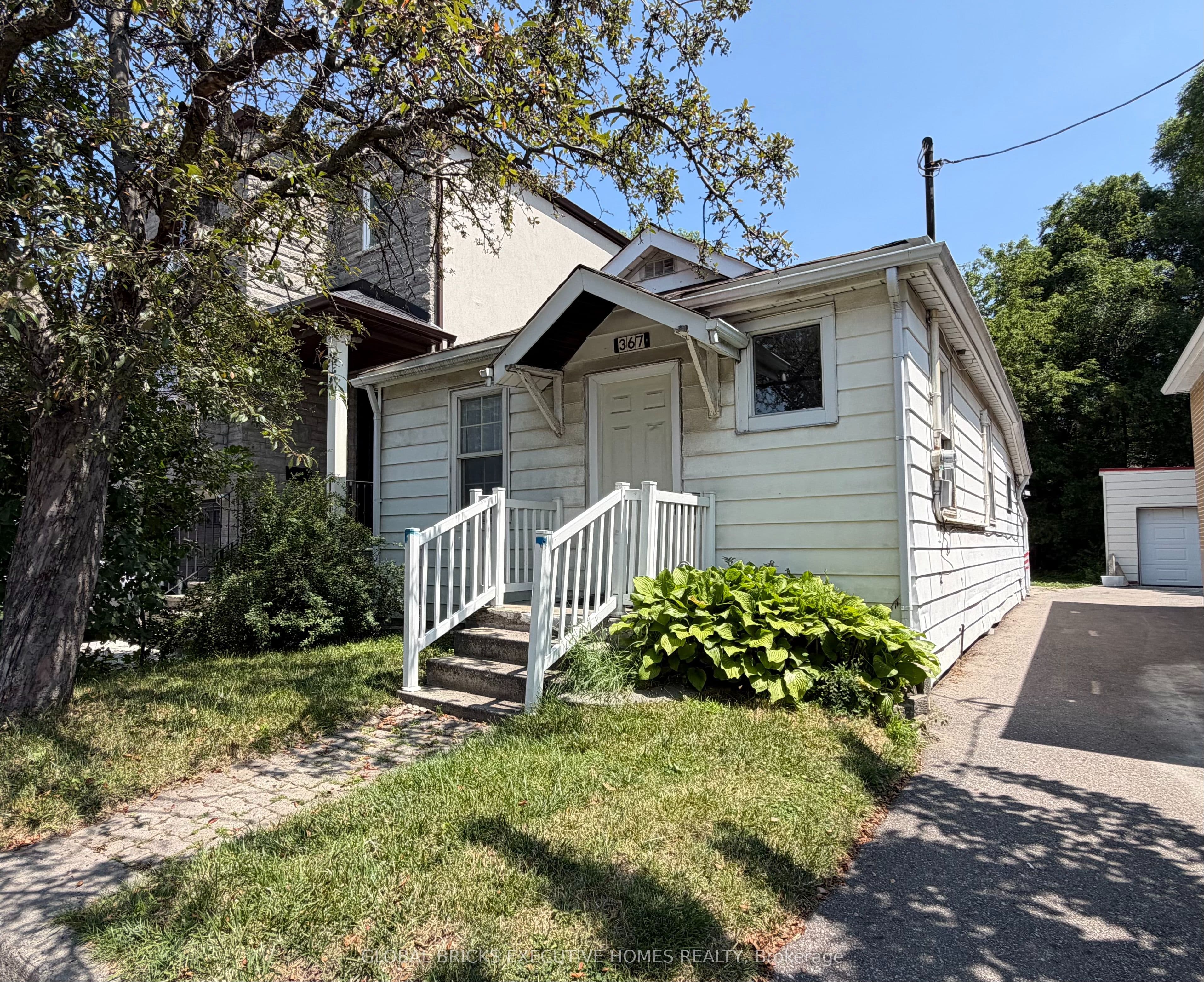 367 Kipling Avenue photo 1