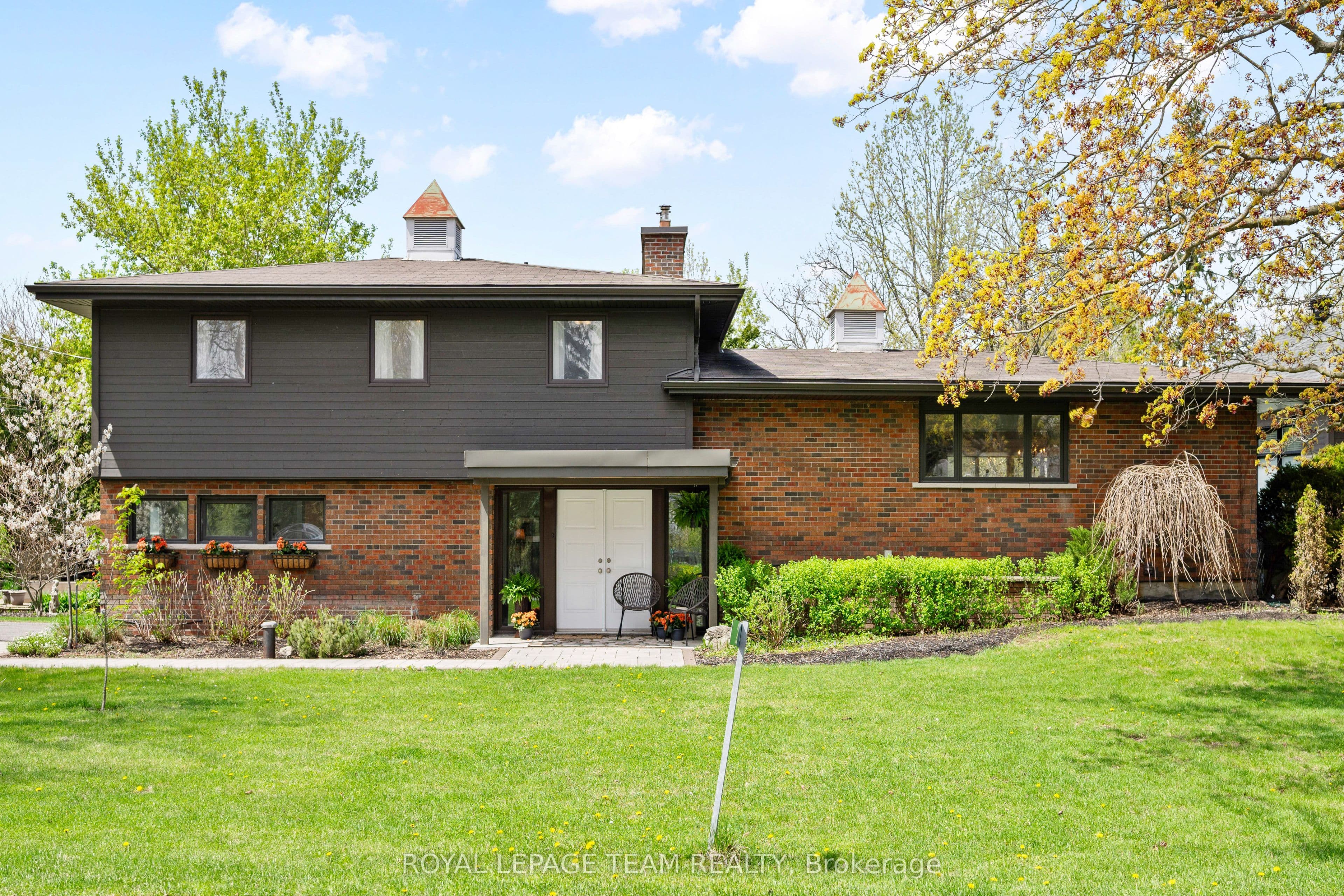 2 Lockview Road photo 1
