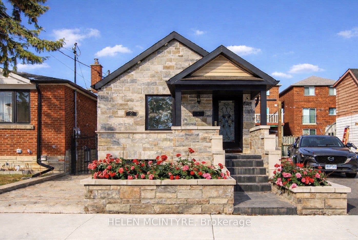2 Birch Tree Crescent photo 1