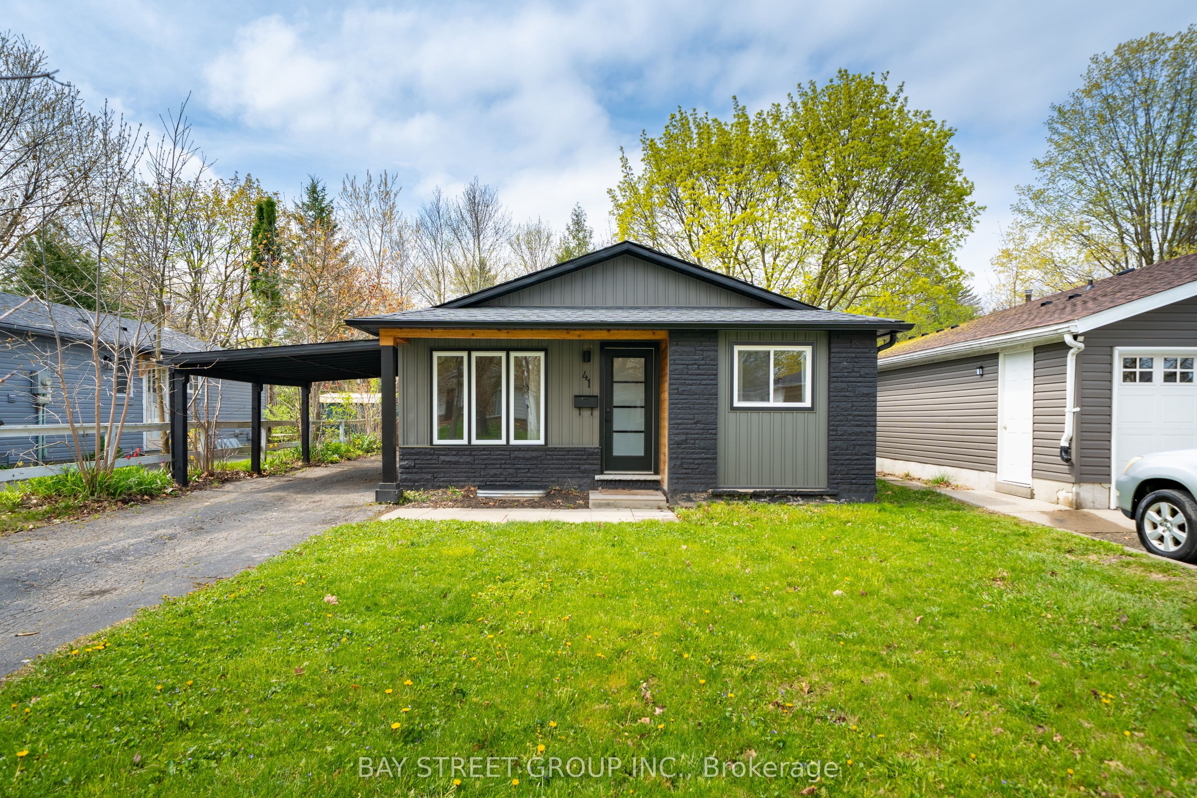 41 Helene Crescent photo 1