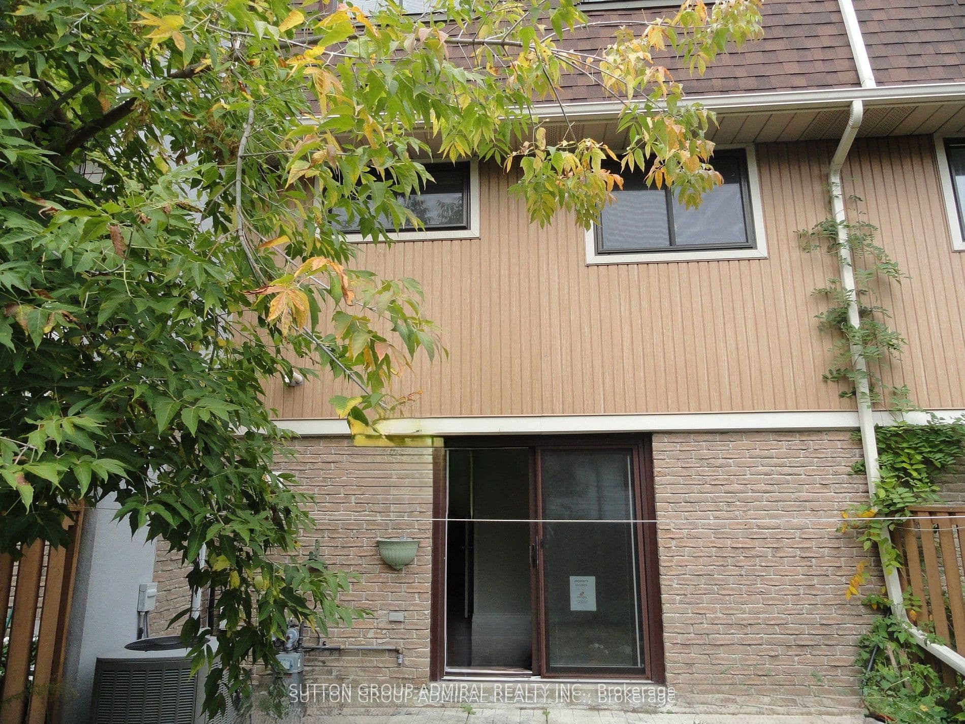 137 Ashton Crescent photo 1