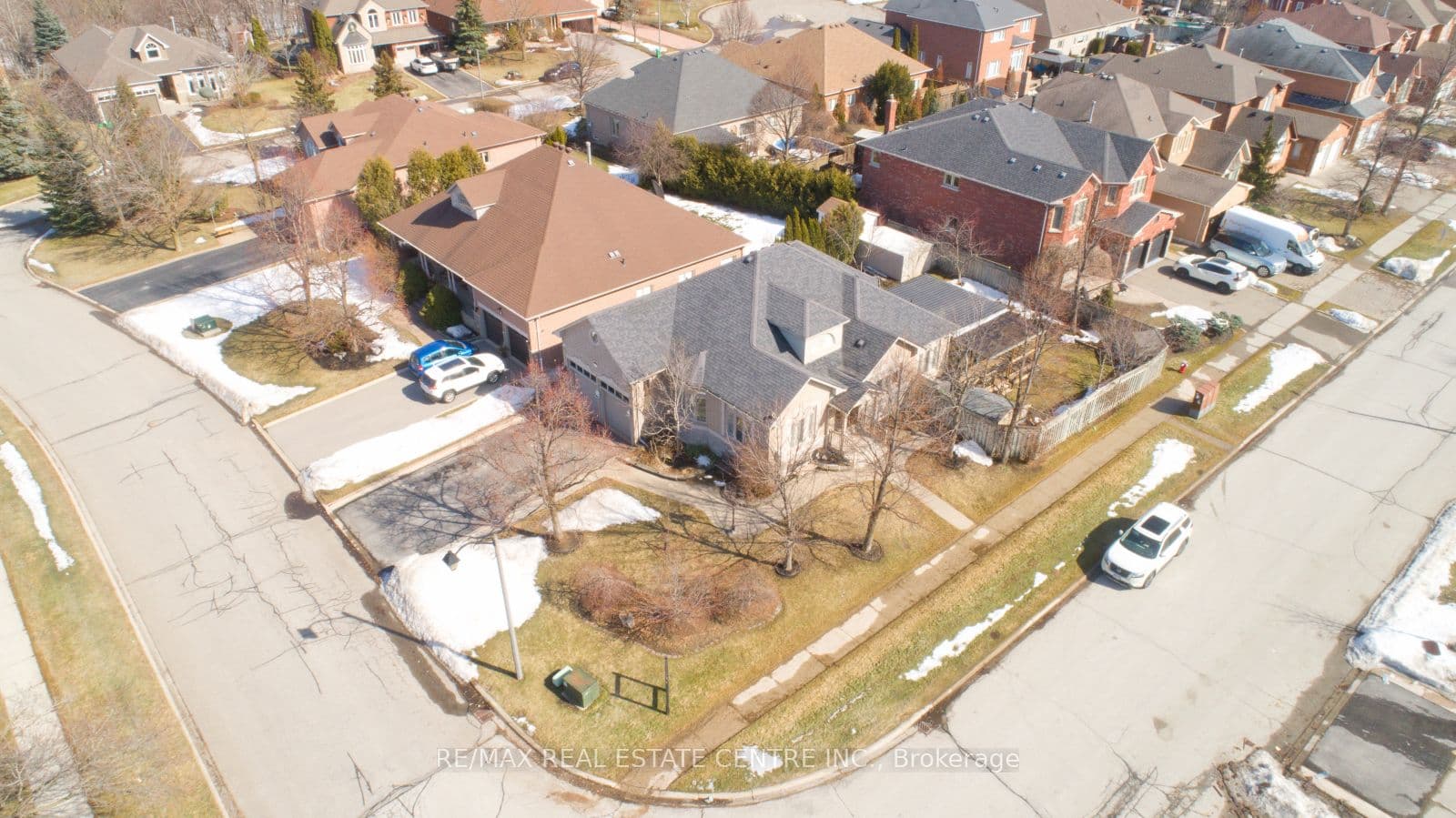 1 Kirkwood Crescent photo 1