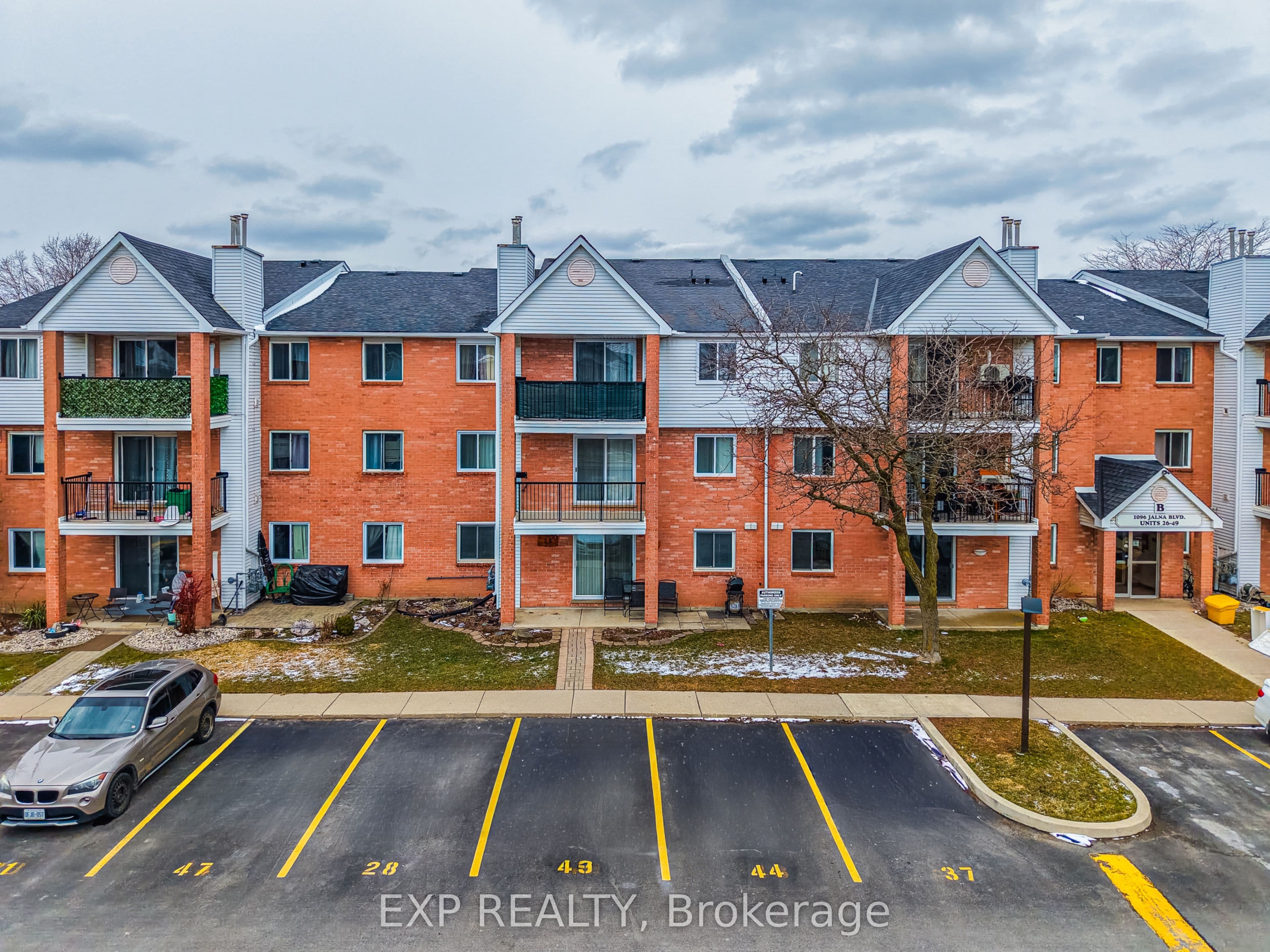 Unit 28 1096 Jalna Boulevard photo 1