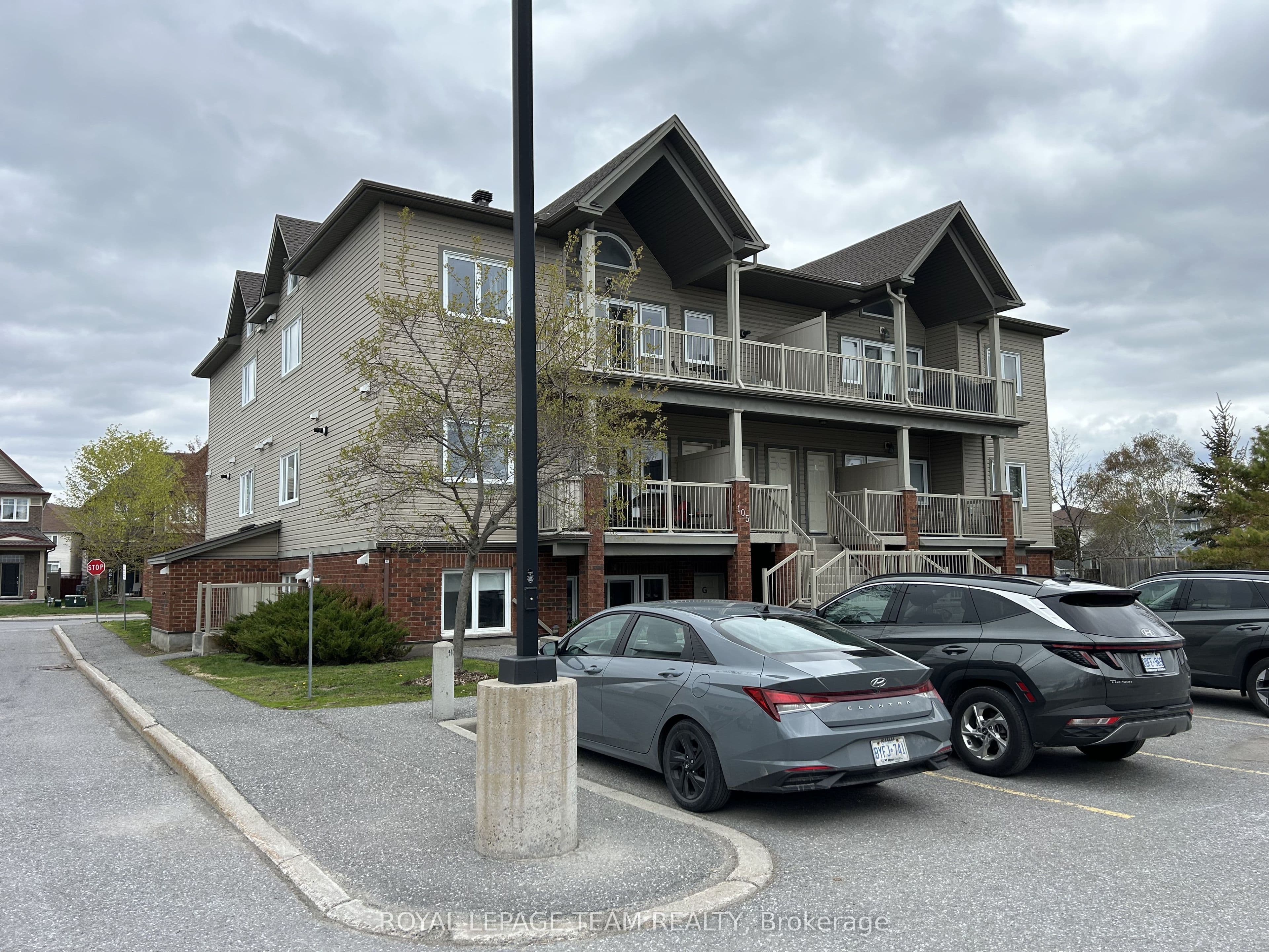 Unit H 105 Fraser Fields Way photo 1