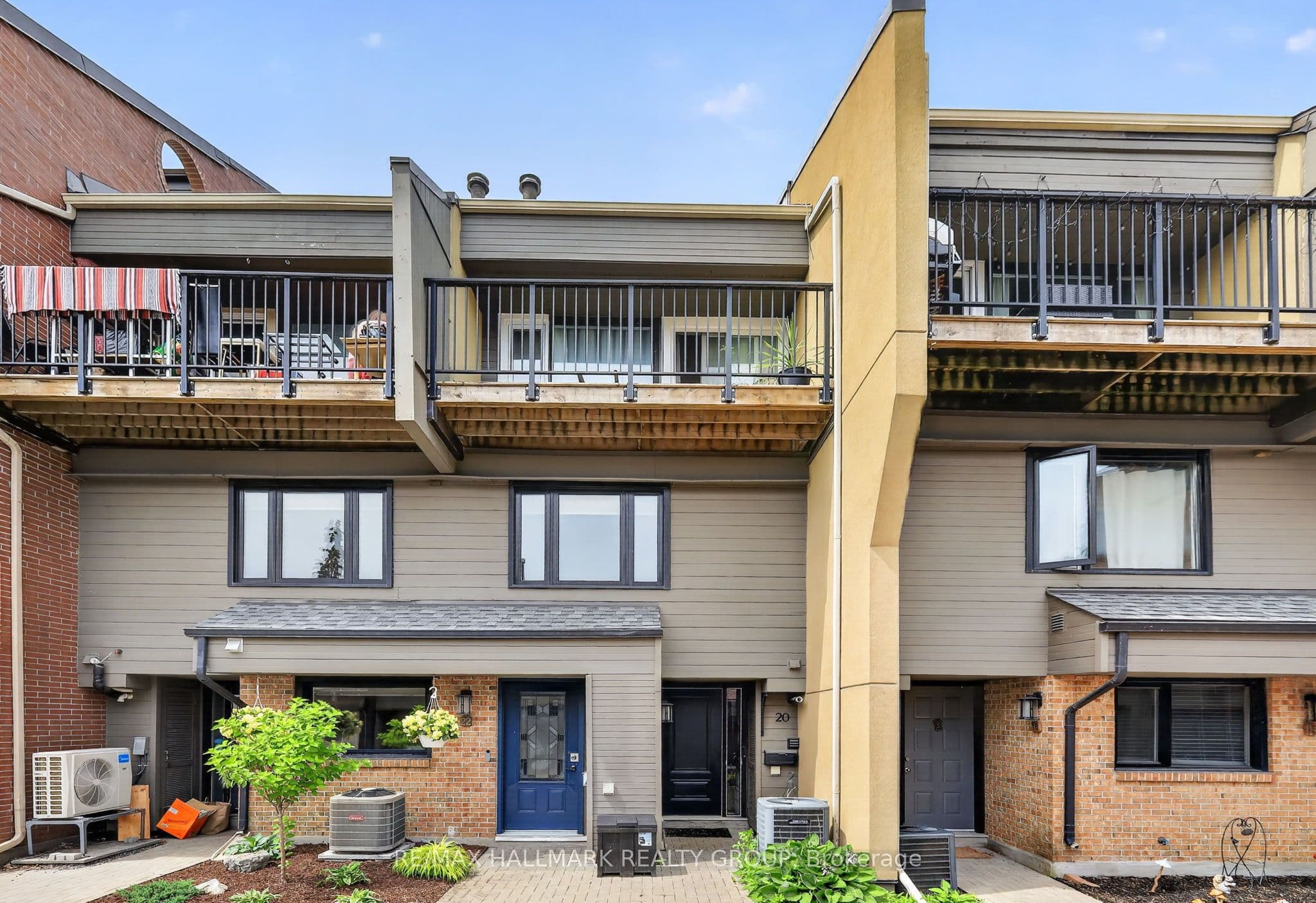 Unit 22 290 CATHCART Street photo 1
