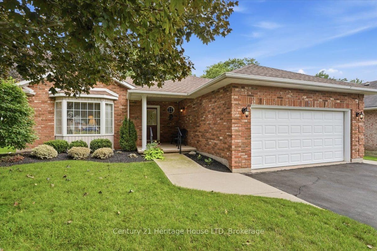 17 Oakridge Boulevard photo 1