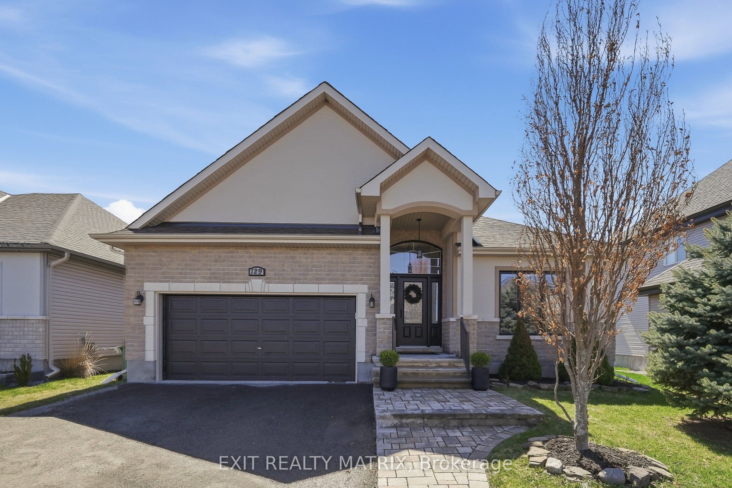 129 Abbey Crescent photo 1