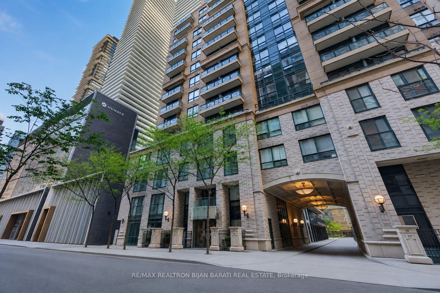 Unit 618 35 Hayden Street photo 1