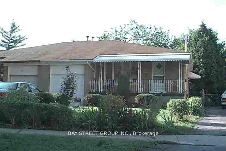 Unit Lower 73 Regatta Crescent photo 1