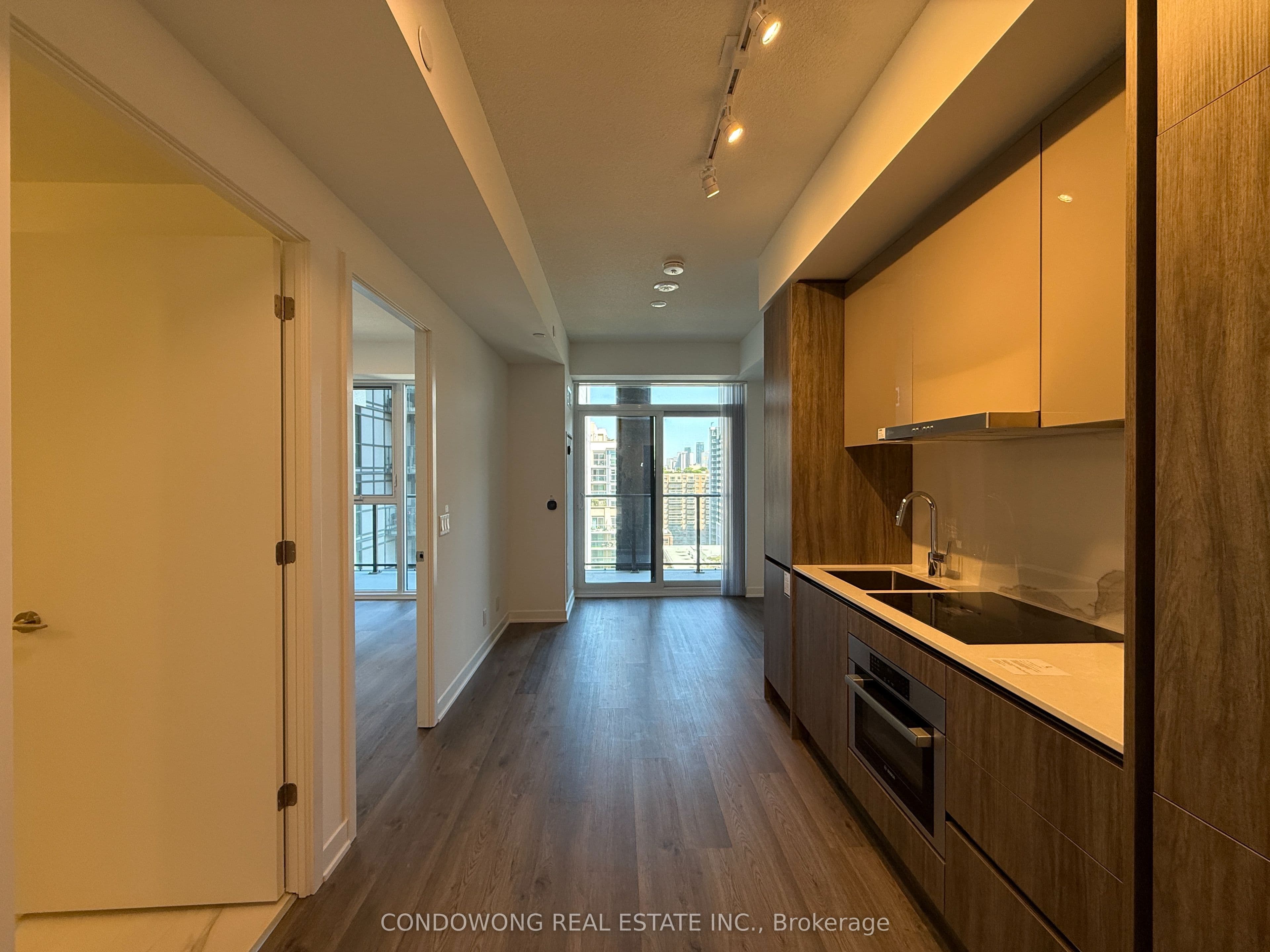 Unit 1701 180 Front Street photo 1