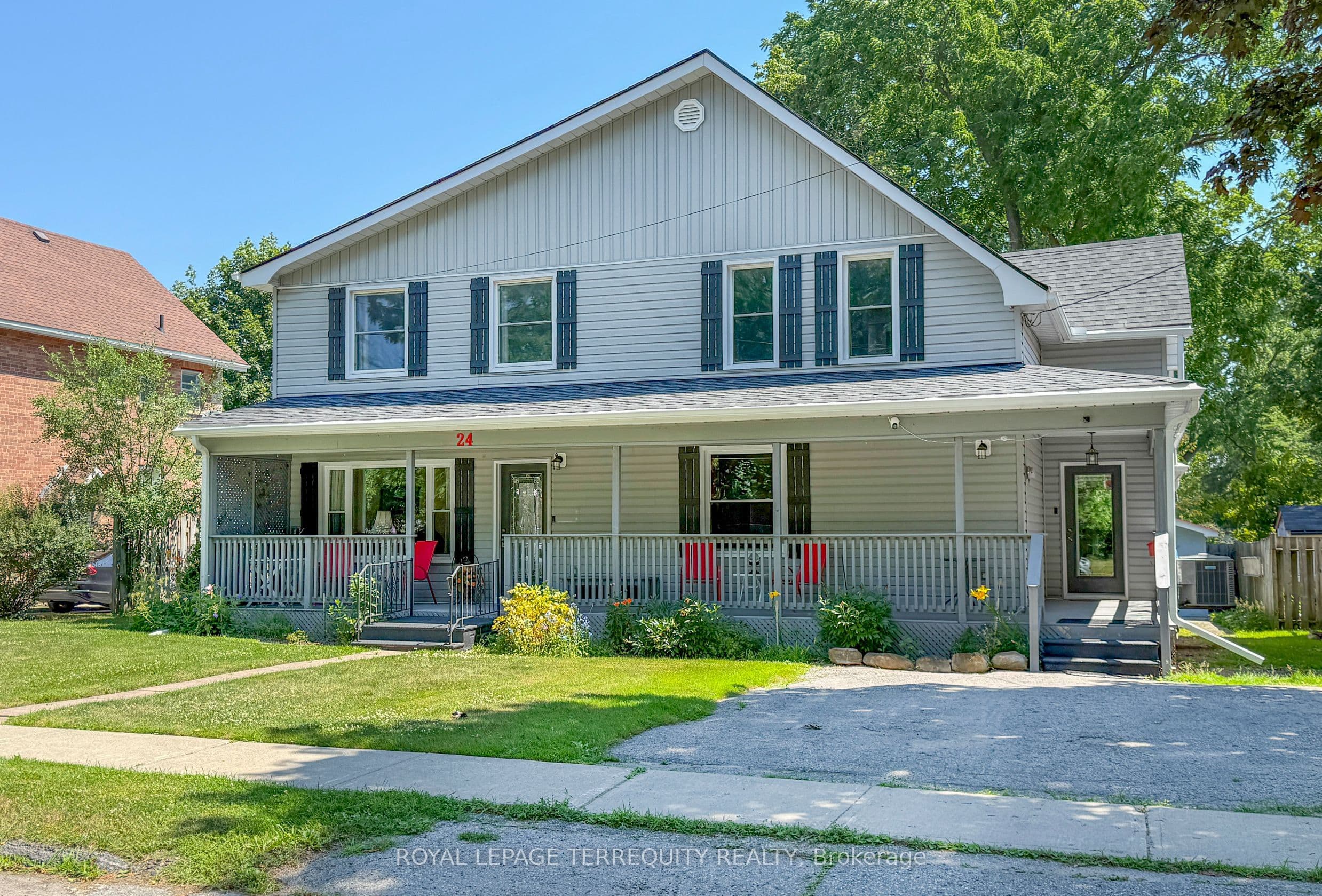 24 Simcoe Street photo 1