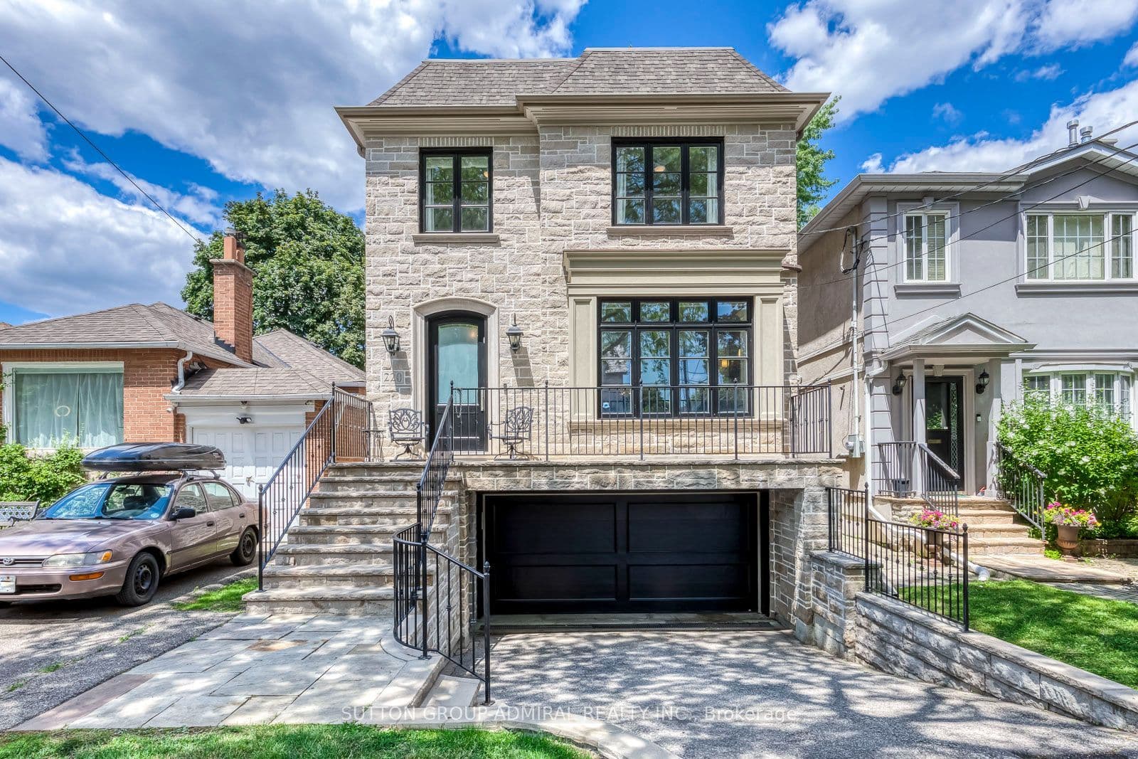 220 Joicey Boulevard photo 1