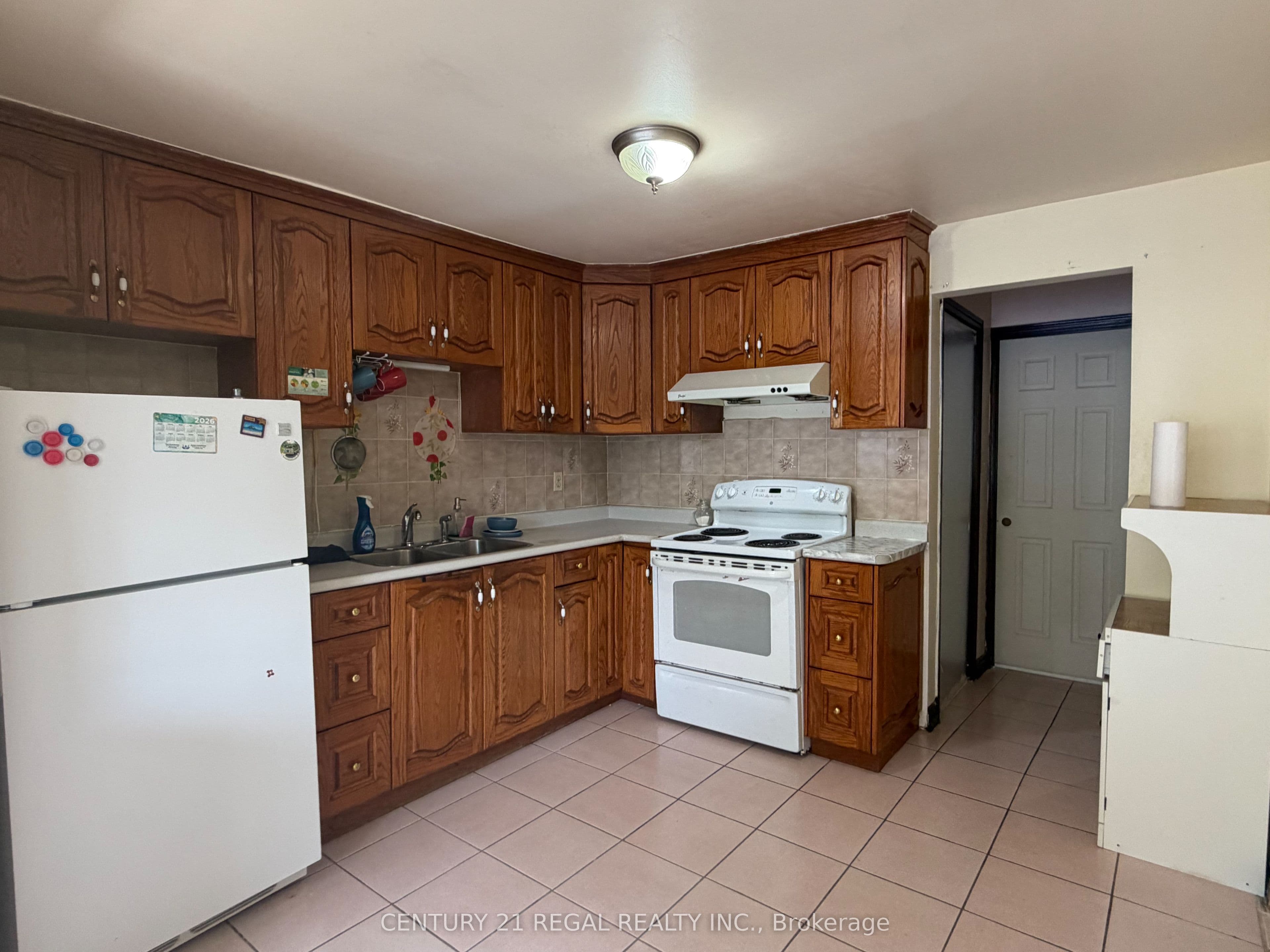 690 Jane Street photo 1