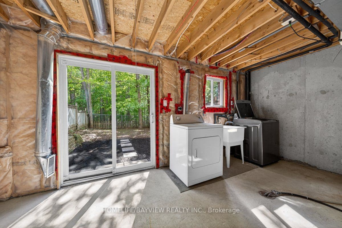 52 Hawthorne Crescent photo 1